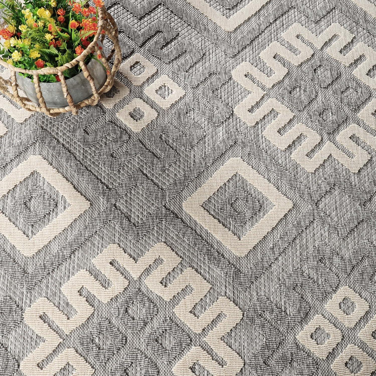 Modern Diamonds Geometric Indoor/Outdoor Area Rug, Gray, 5' 2" x 7' 2"