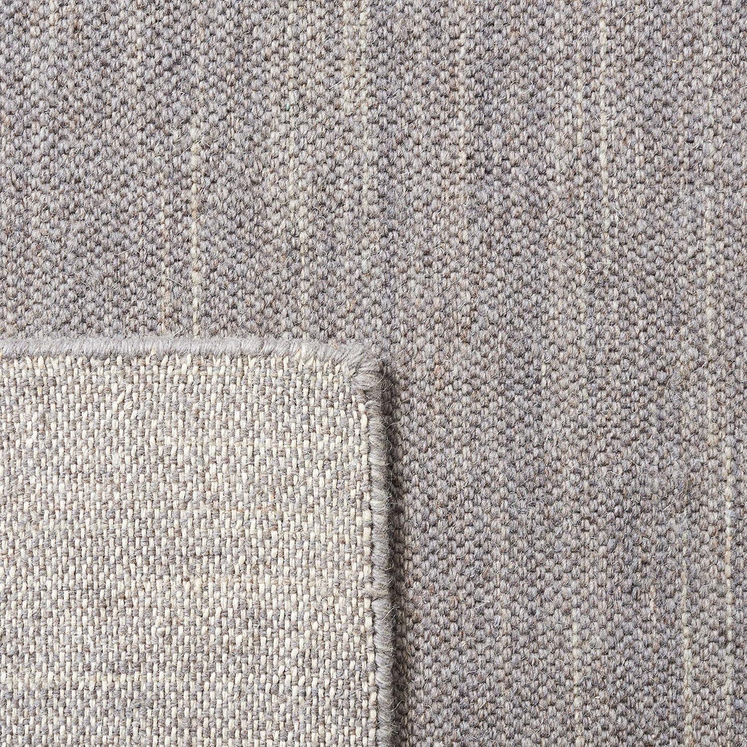 Kilim KLM125 Hand Woven Area Rug - Light Grey - 5'x8' - Safavieh