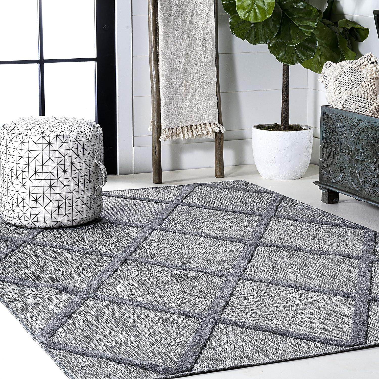 Salines Diamond Trellis Indoor/Outdoor Area Rug - JONATHAN Y