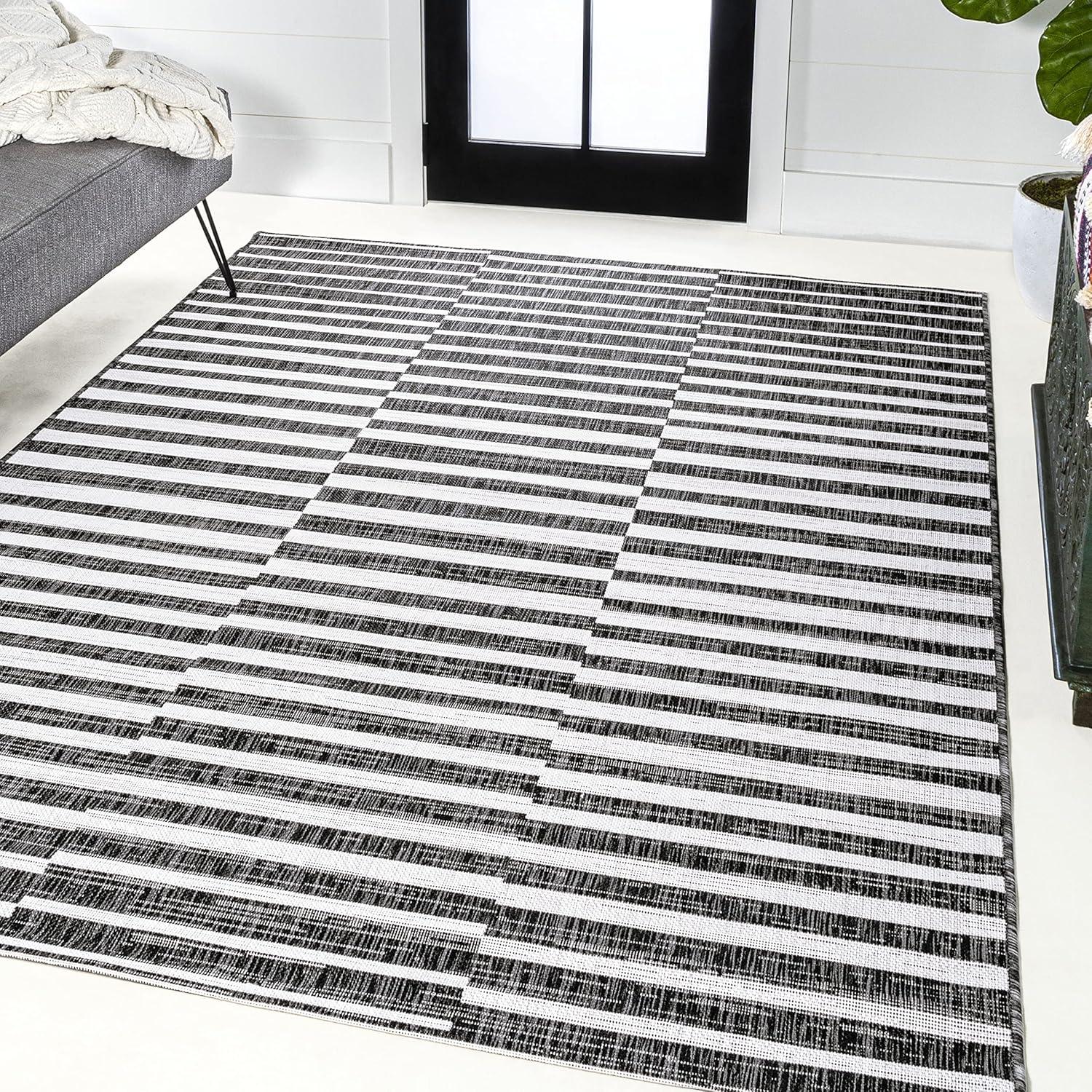 5'x8' Sukie Modern Offset Stripe Indoor/Outdoor Area Rug, Black/Ivory - JONATHAN Y