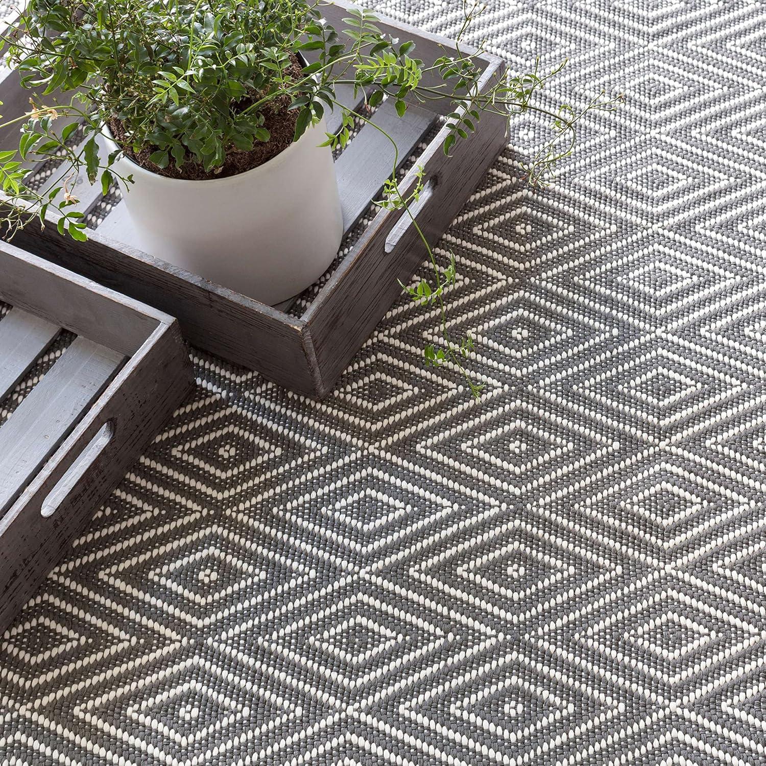 Diamond Denim/White Handwoven Indoor/Outdoor Rug