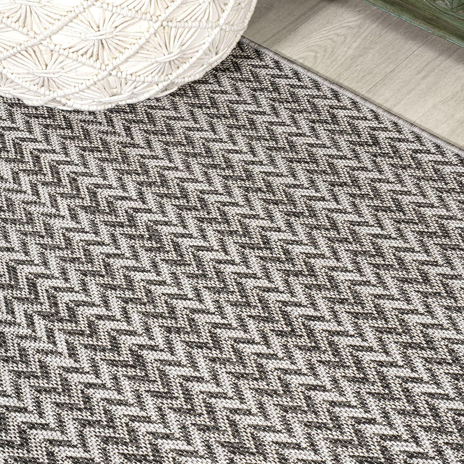 Chevron Modern Concentric Squares Indoor/Outdoor Area Rug - JONATHAN Y