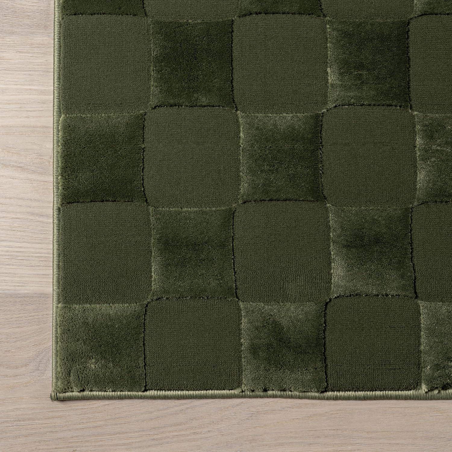 Green Checkered Machine Washable Polyester Accent Rug