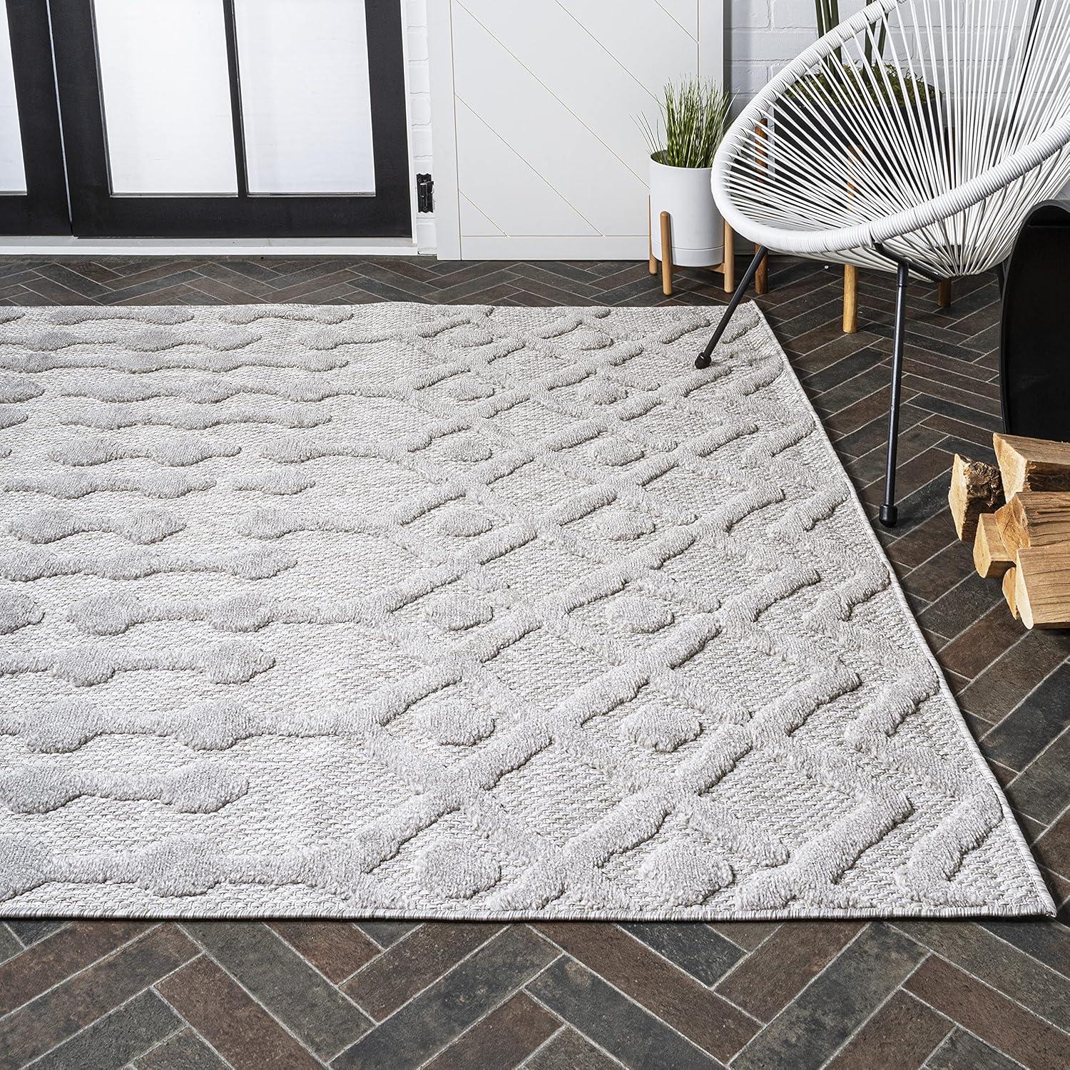 Peralta Moroccan Diamond Indoor/Outdoor Area Rug - JONATHAN Y