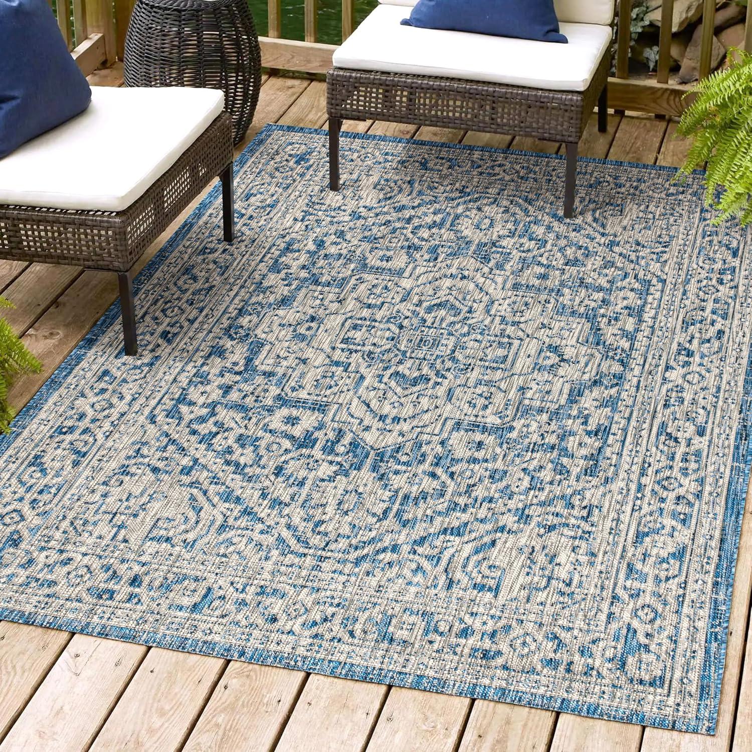 Sinjuri Medallion Textured Weave Indoor/Outdoor Area Rug - JONATHAN Y