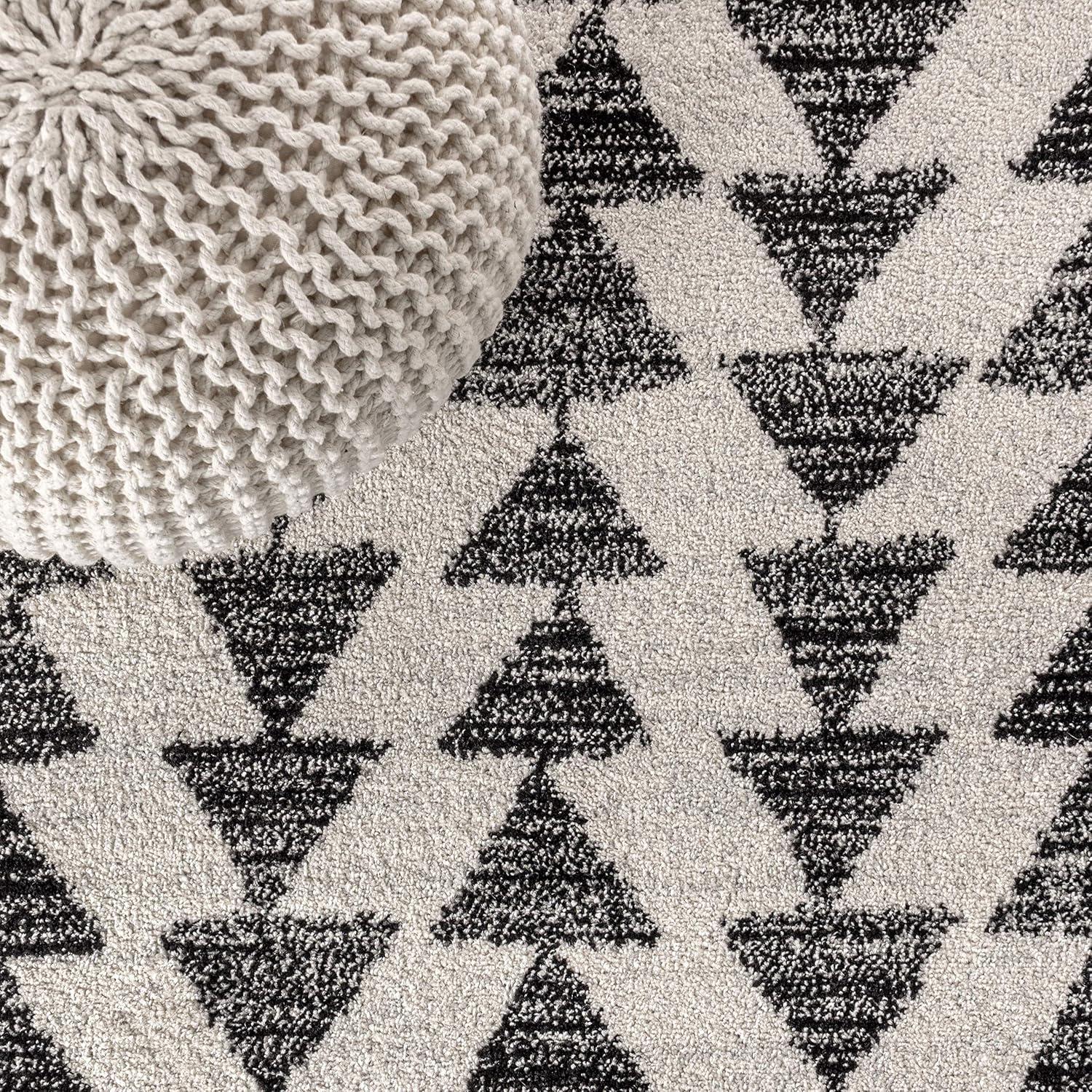 5'x8' Aisha Moroccan Triangle Geometric  Area Rug, Cream/Black - JONATHAN Y