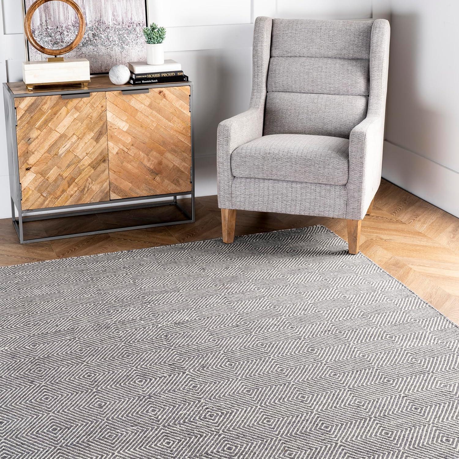 Handwoven Geometric Gray Wool 33" Area Rug