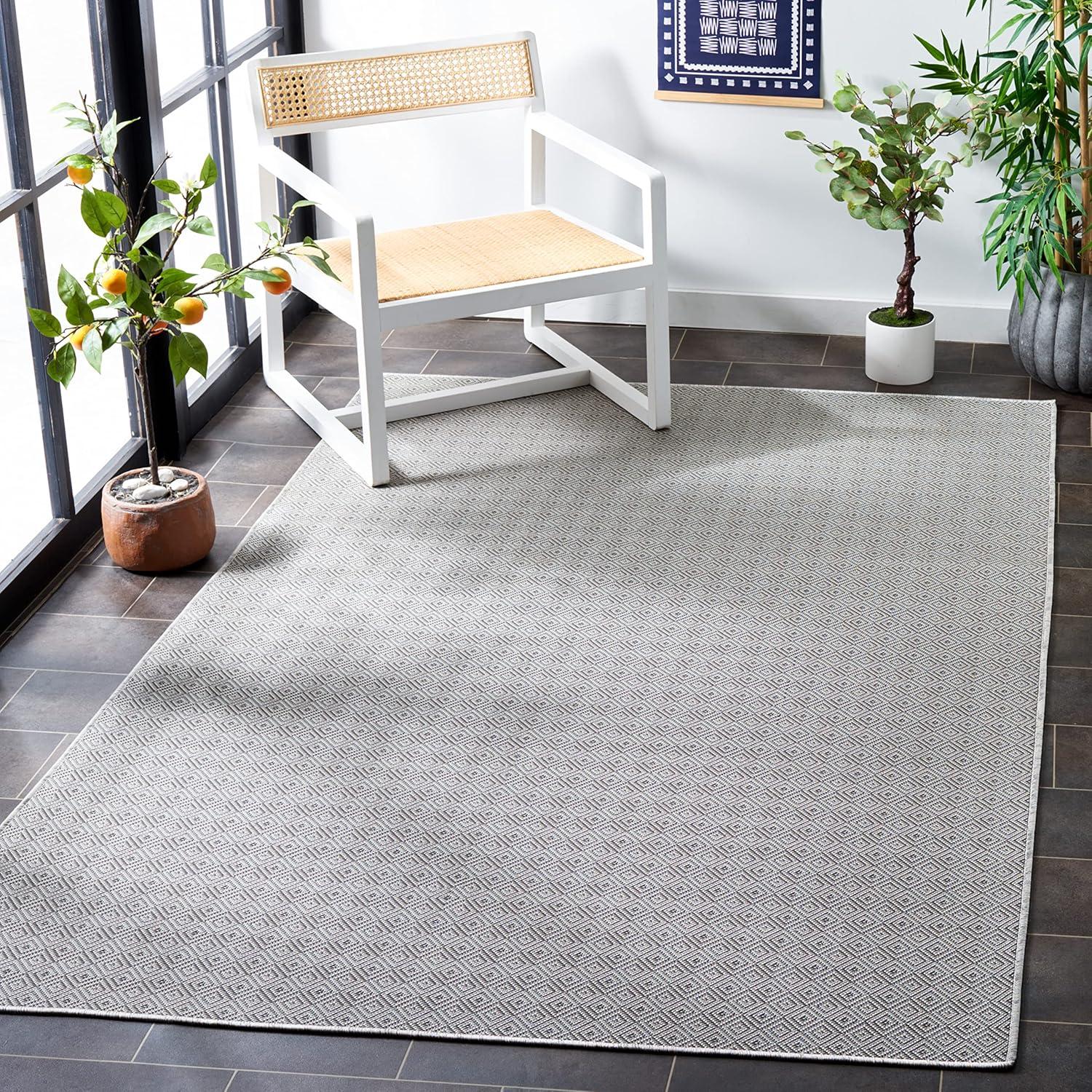 Hampton HTN230 Indoor/Outdoor Machine Made Area Rug - 5'1"x7'6" - Grey - Safavieh