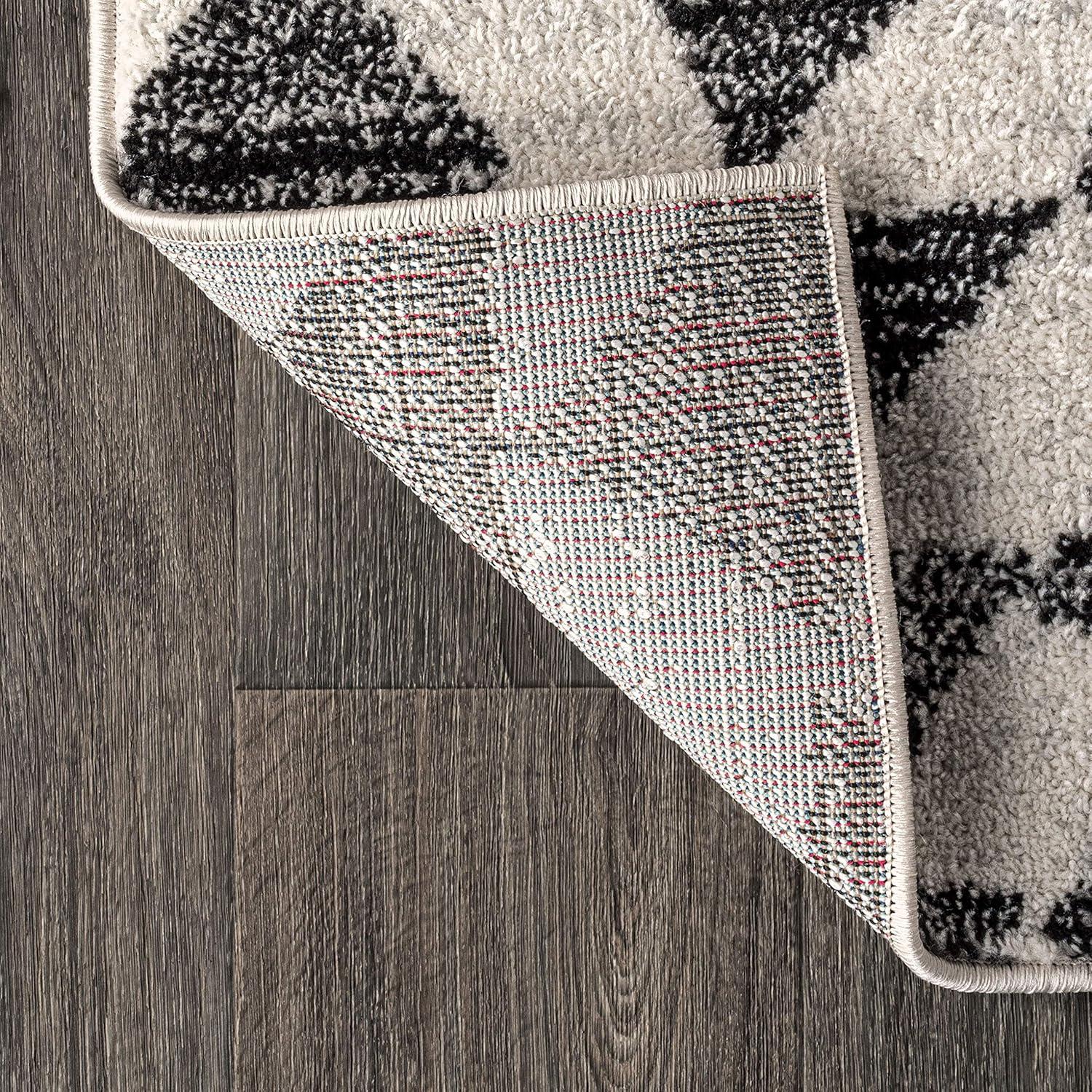 5'x8' Aisha Moroccan Triangle Geometric  Area Rug, Cream/Black - JONATHAN Y