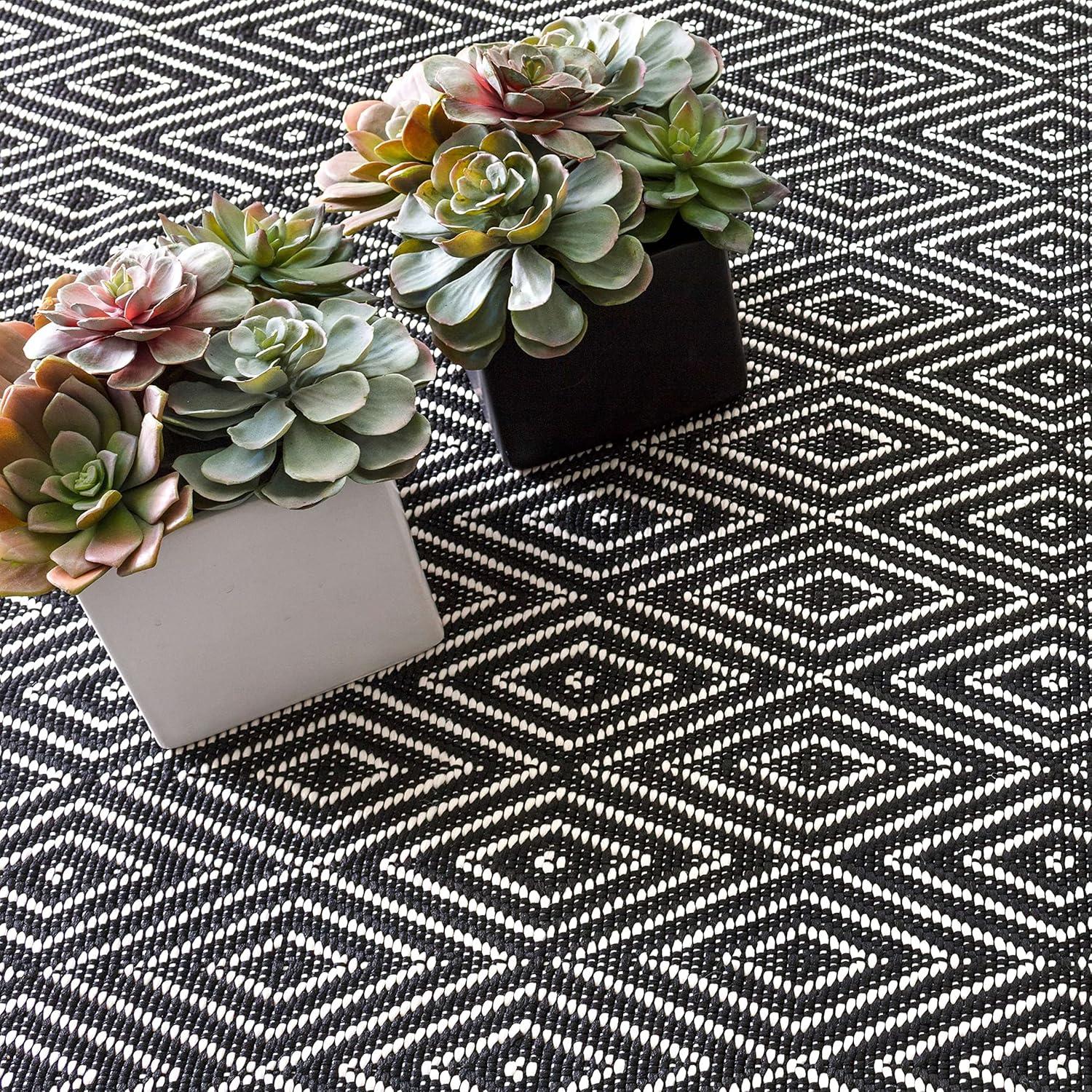 Diamond Black Ivory Handmade Reversible Indoor/Outdoor Rug