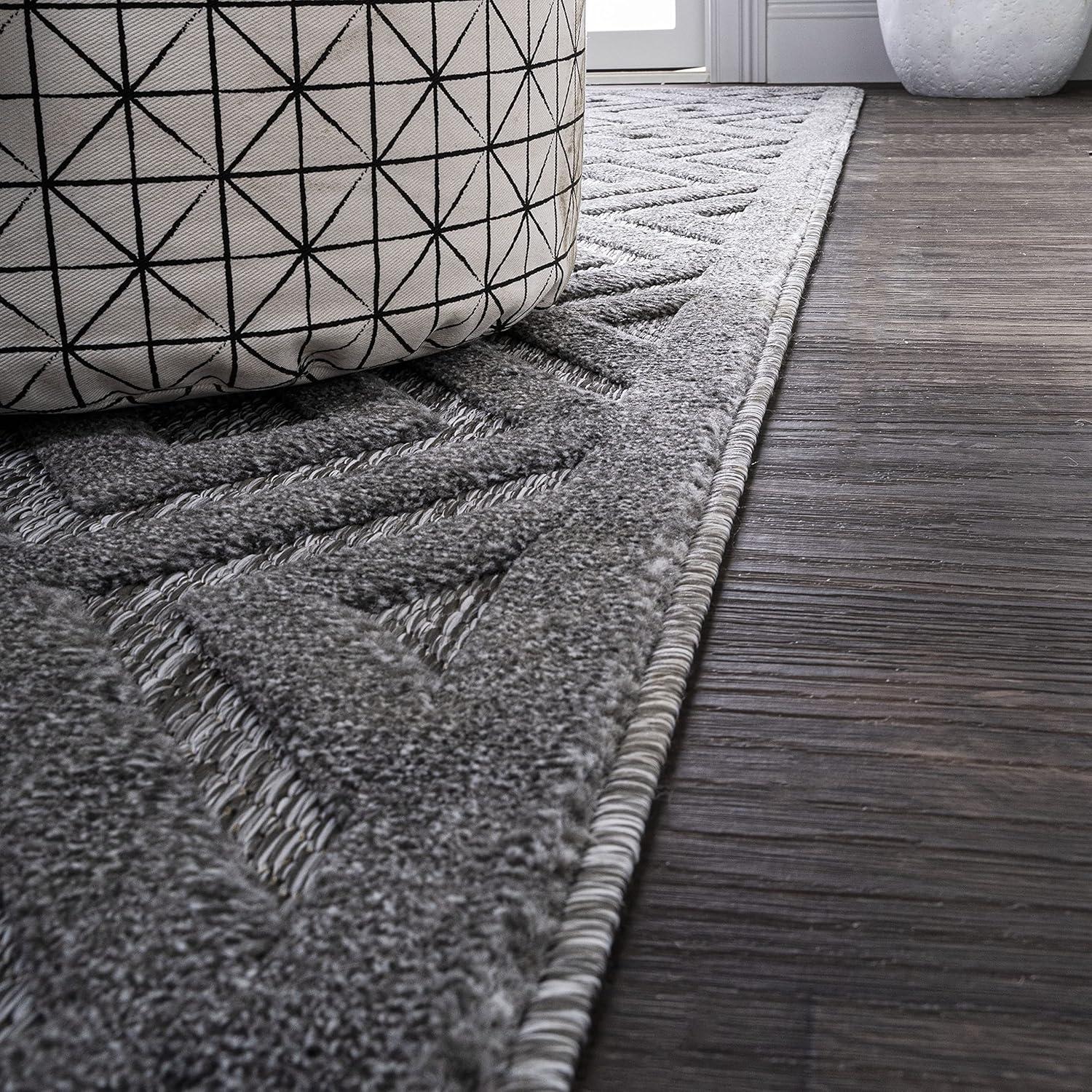 5' Round Portmany Neutral Diamond Trellis Indoor/Outdoor Area Rug, Dark Gray - JONATHAN Y