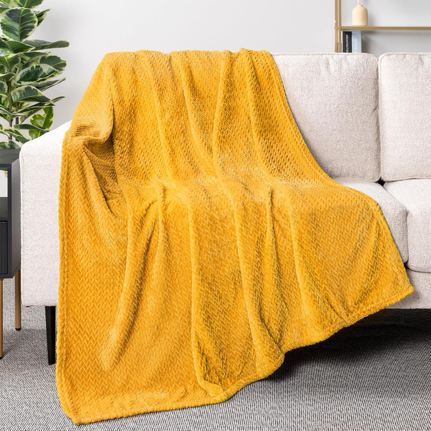 PAVILIA Lightweight Fleece Throw Blanket for Couch, Soft Warm Flannel Blankets for Bed