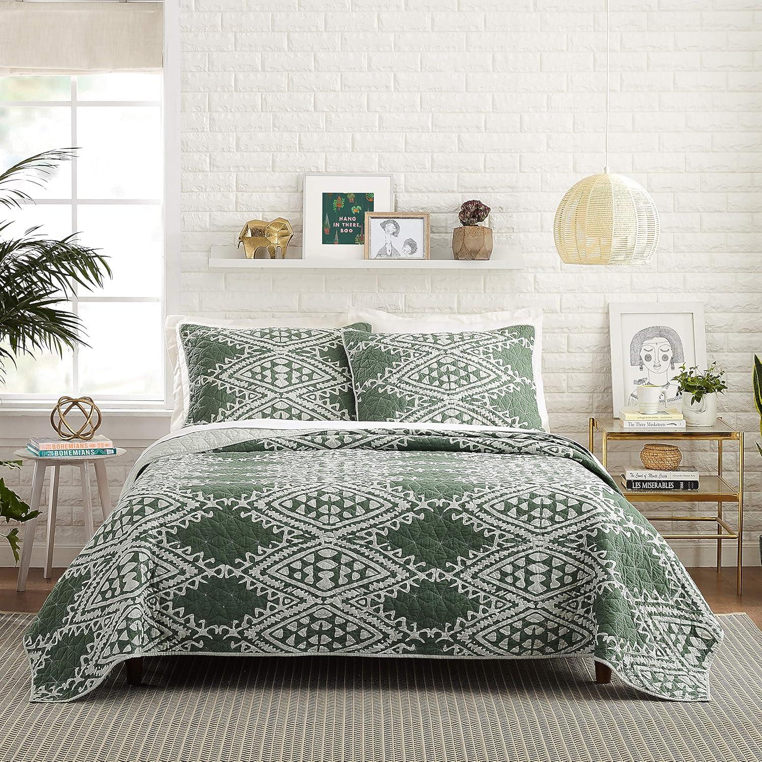 Aisha Green and Gray Cotton King Quilt Set