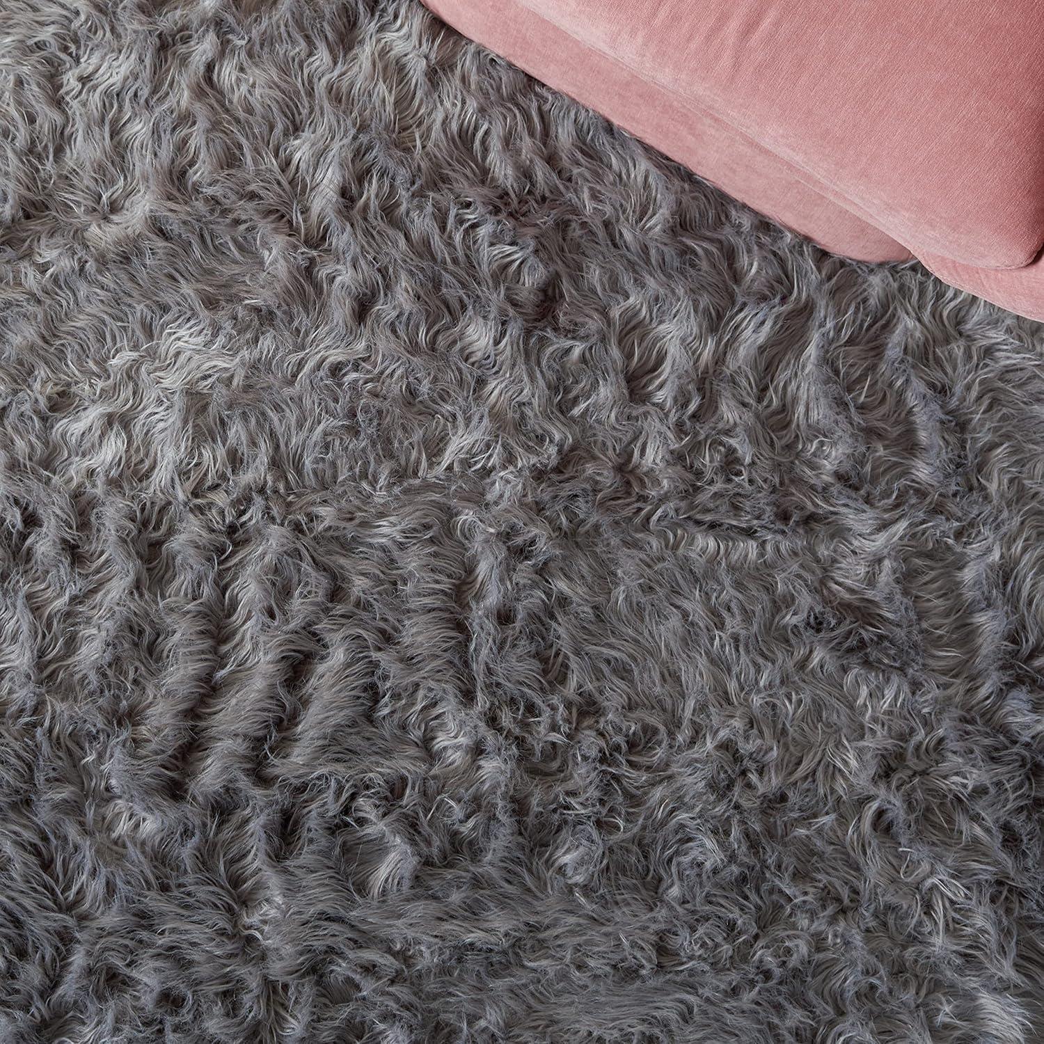 Faux Sheep Skin FSS115 Power Loomed Accent Rug - Grey - 2'x3' - Safavieh.