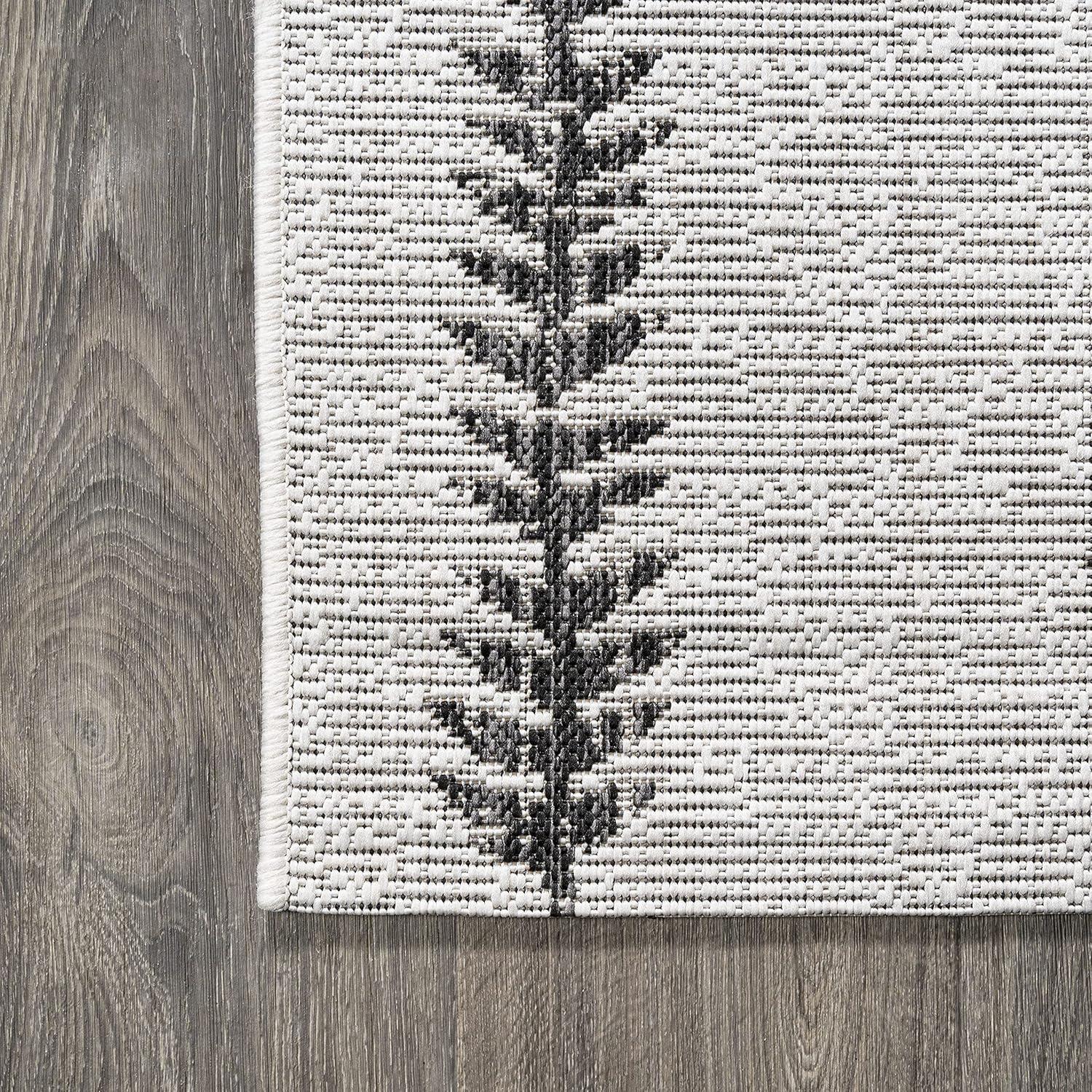 Derya Diamond Trellis Indoor/Outdoor Area Rug - JONATHAN Y