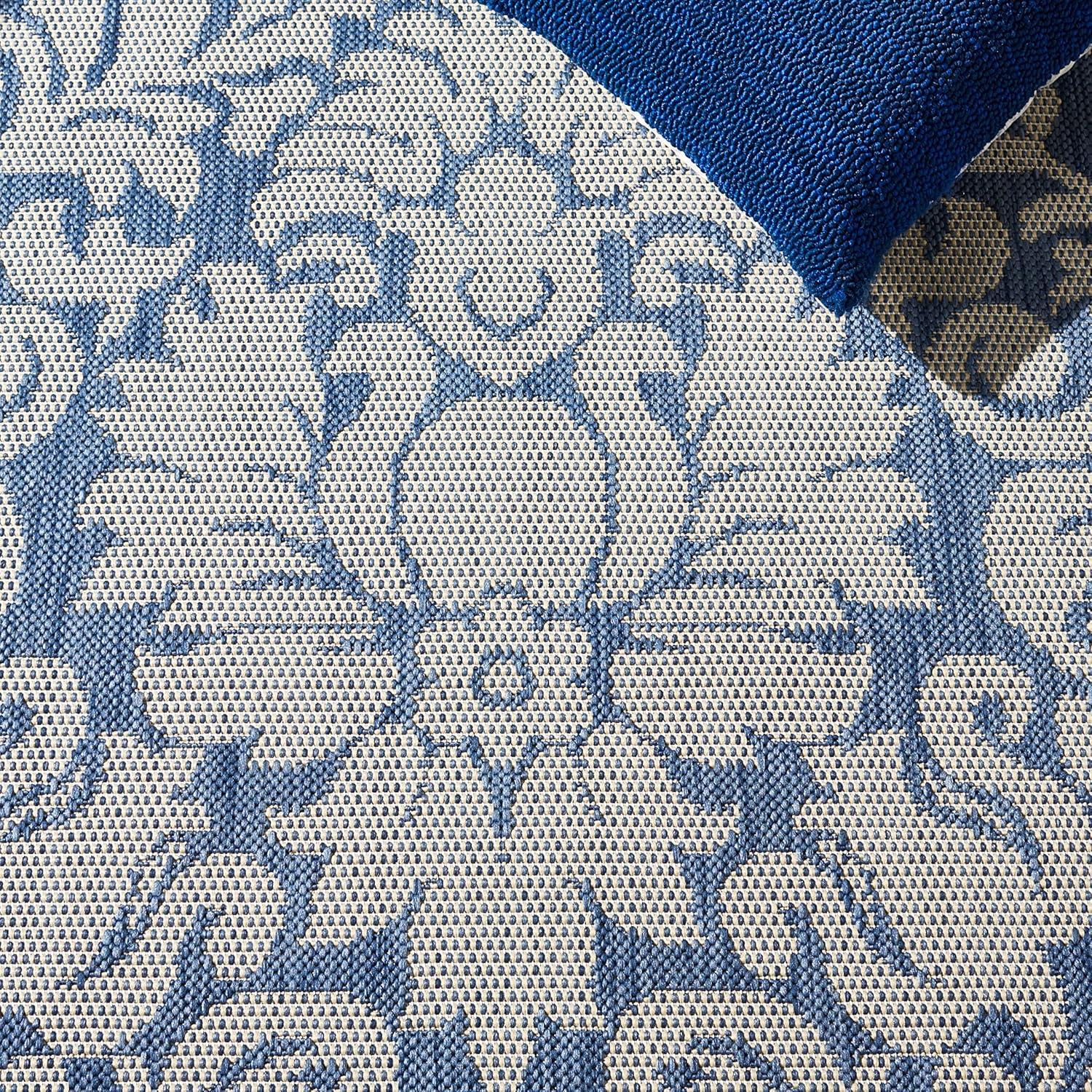 SAFAVIEH Courtyard Dani Damask Bordered Indoor/Outdoor Runner Rug, 2'3" x 12', Blue/Natural