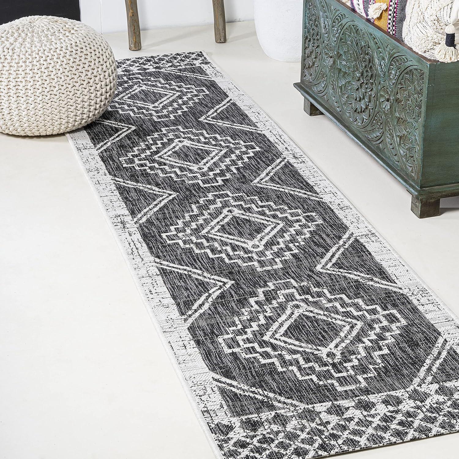 Marokko Diamond  Medallion Indoor/Outdoor Area Rug - JONATHAN Y