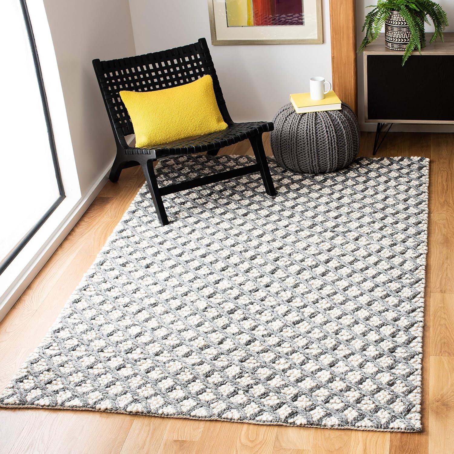 Safavieh Natura Collection Area Rug - 5' x 8', Grey & Beige, Handmade Viscose & Wool, Ideal for High Traffic Areas in Living Room, Bedroom (NAT404F)