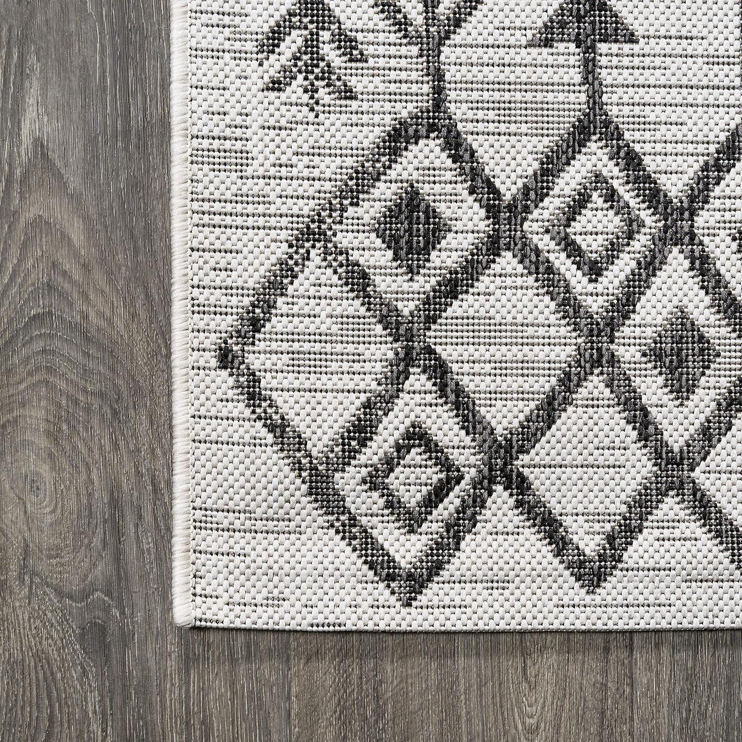 4'x6' Tokay Bohemian Geometric Indoor/Outdoor Area Rug, Ivory/Black - JONATHAN Y