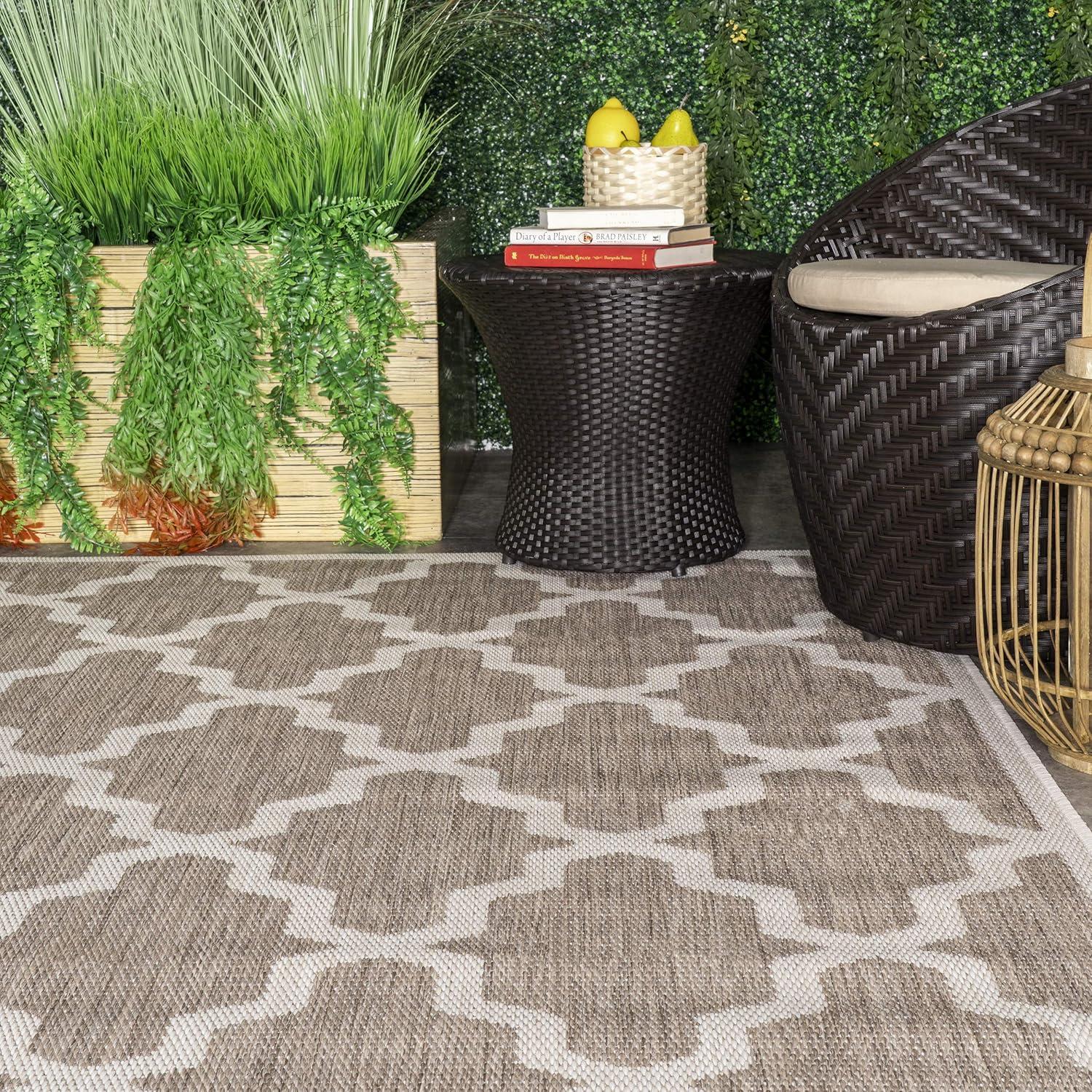 Reversible Taupe Synthetic 4' x 6' Easy Care Area Rug