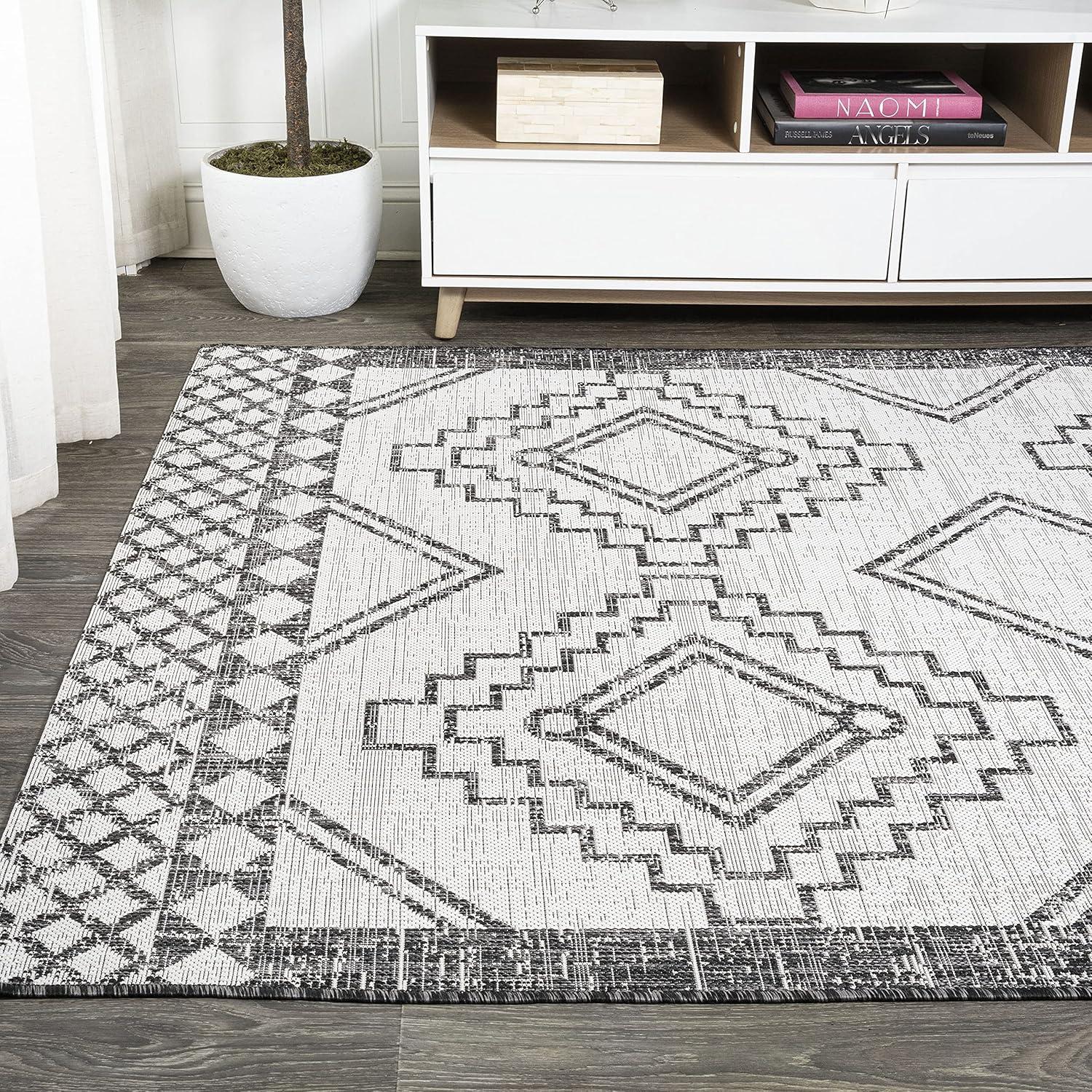 Ivory/Black Geometric Synthetic 3x5 Indoor/Outdoor Area Rug