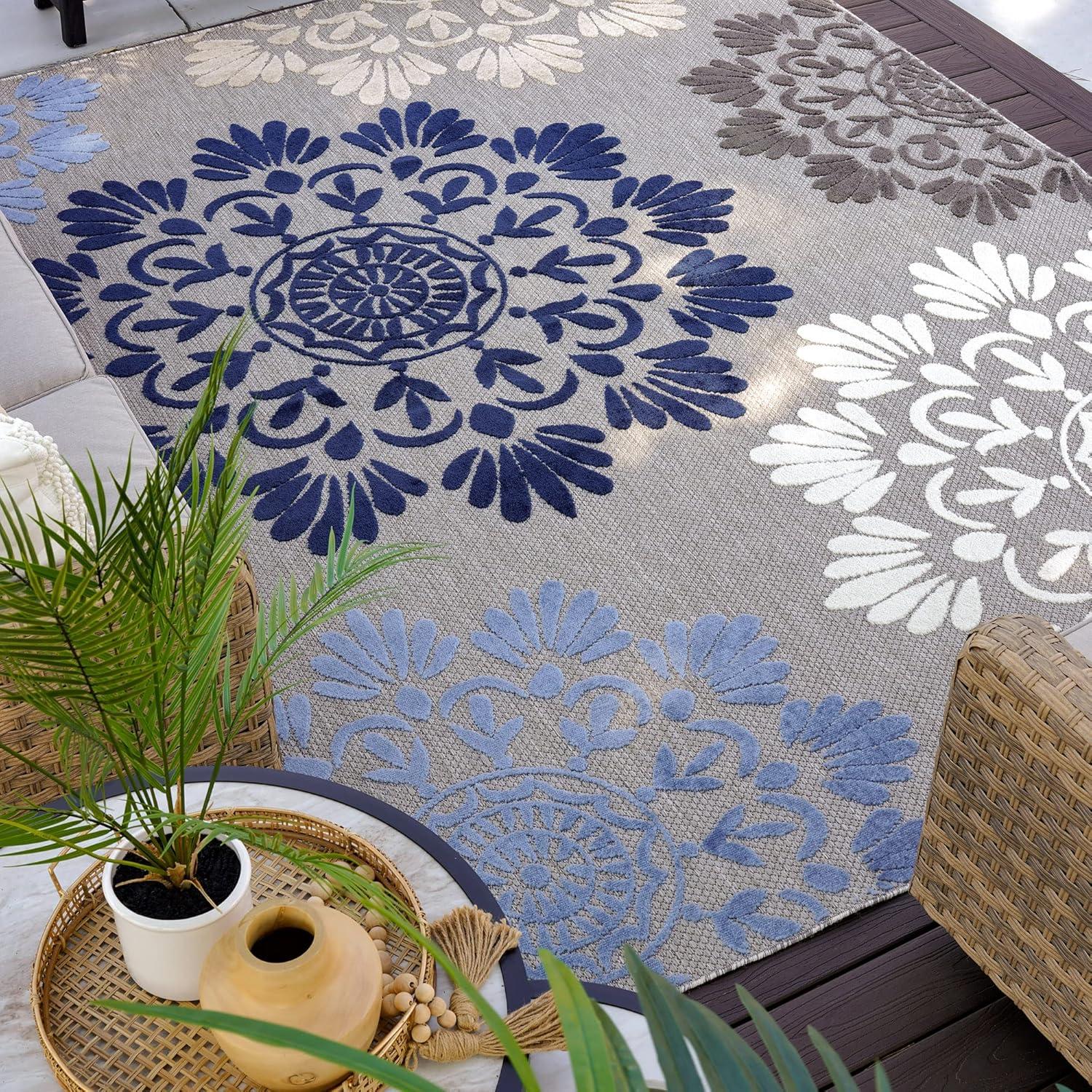 Handmade Reversible Blue Floral 5' x 7' Synthetic Rug