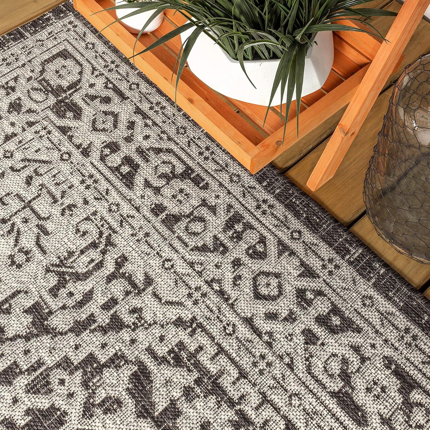5' Square Sinjuri Medallion Textured Weave Indoor/Outdoor Area Rug, Gray/Black - JONATHAN Y