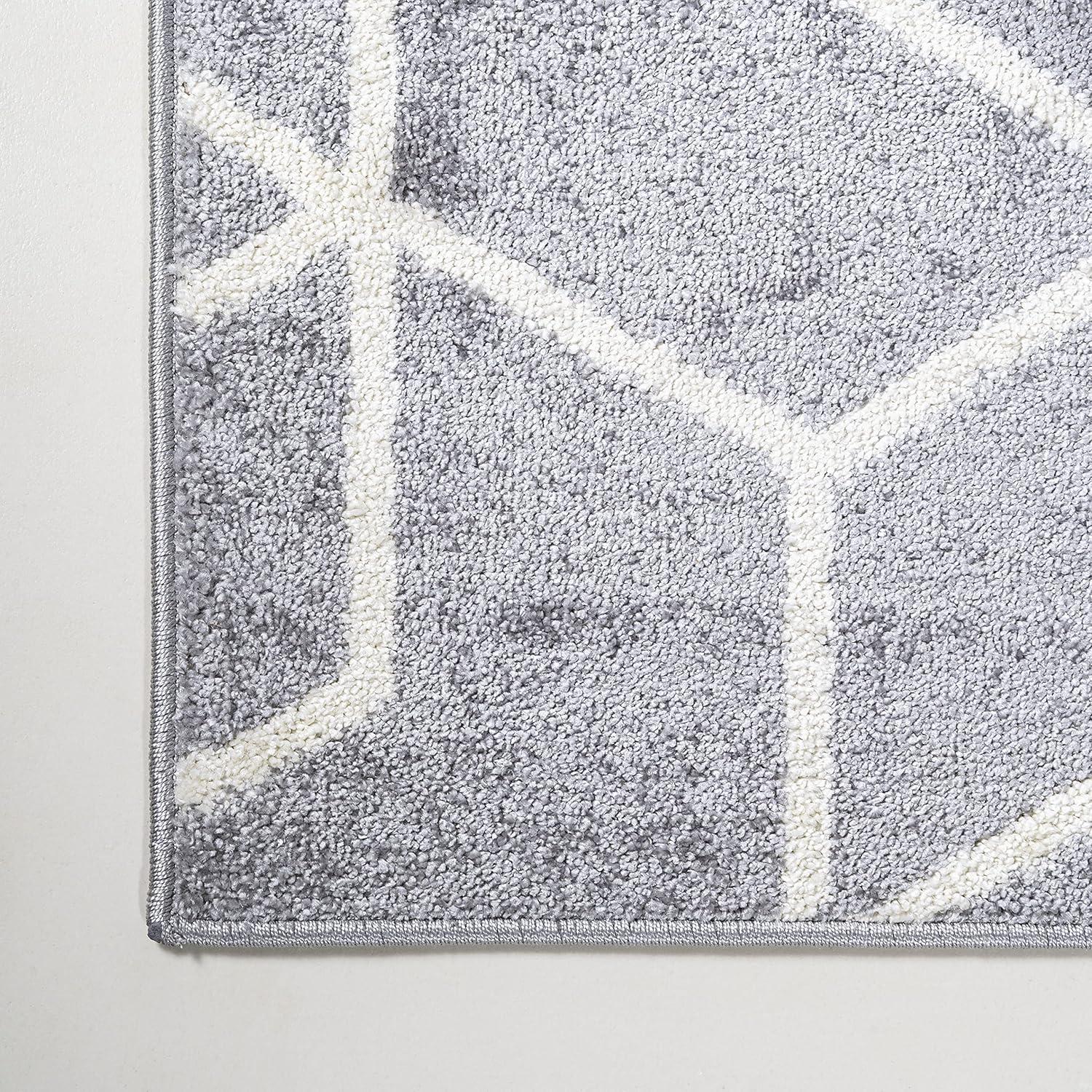 3'x5' Tumbling Blocks Modern Geometric Area Rug, Light Gray/White - JONATHAN Y