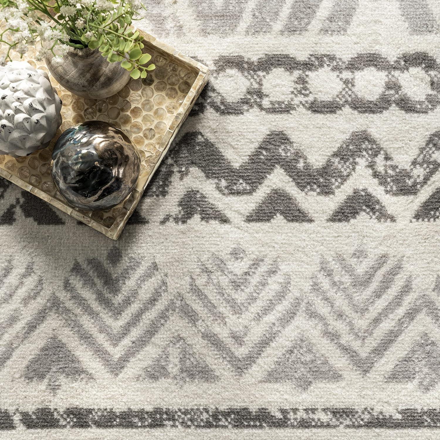 Nuloom Chloe Geometric 5x8 Indoor Area Rug for Living Room Bedroom Dining Room Kitchen, Light Grey/Ivory