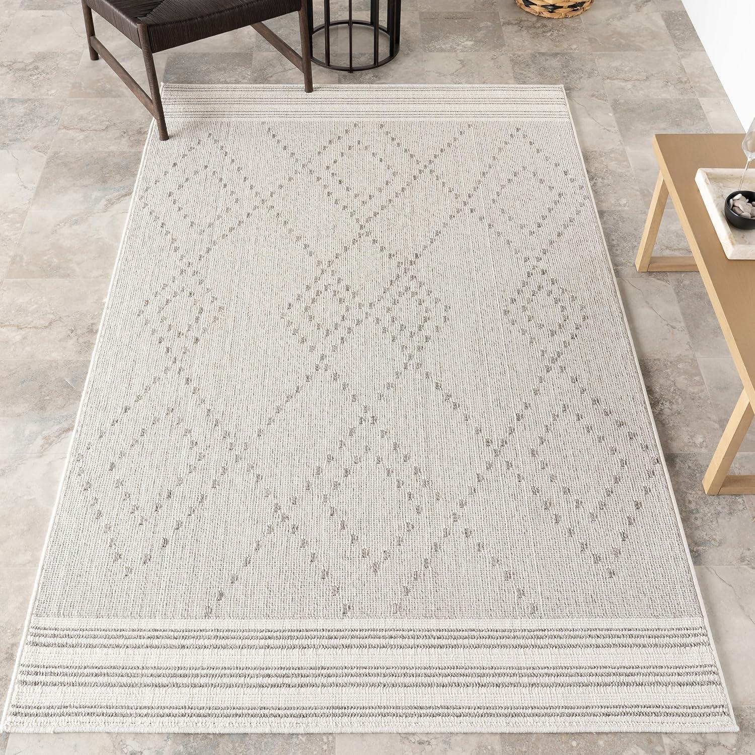 Gray Trellis 4' x 6' Synthetic Indoor/Outdoor Area Rug