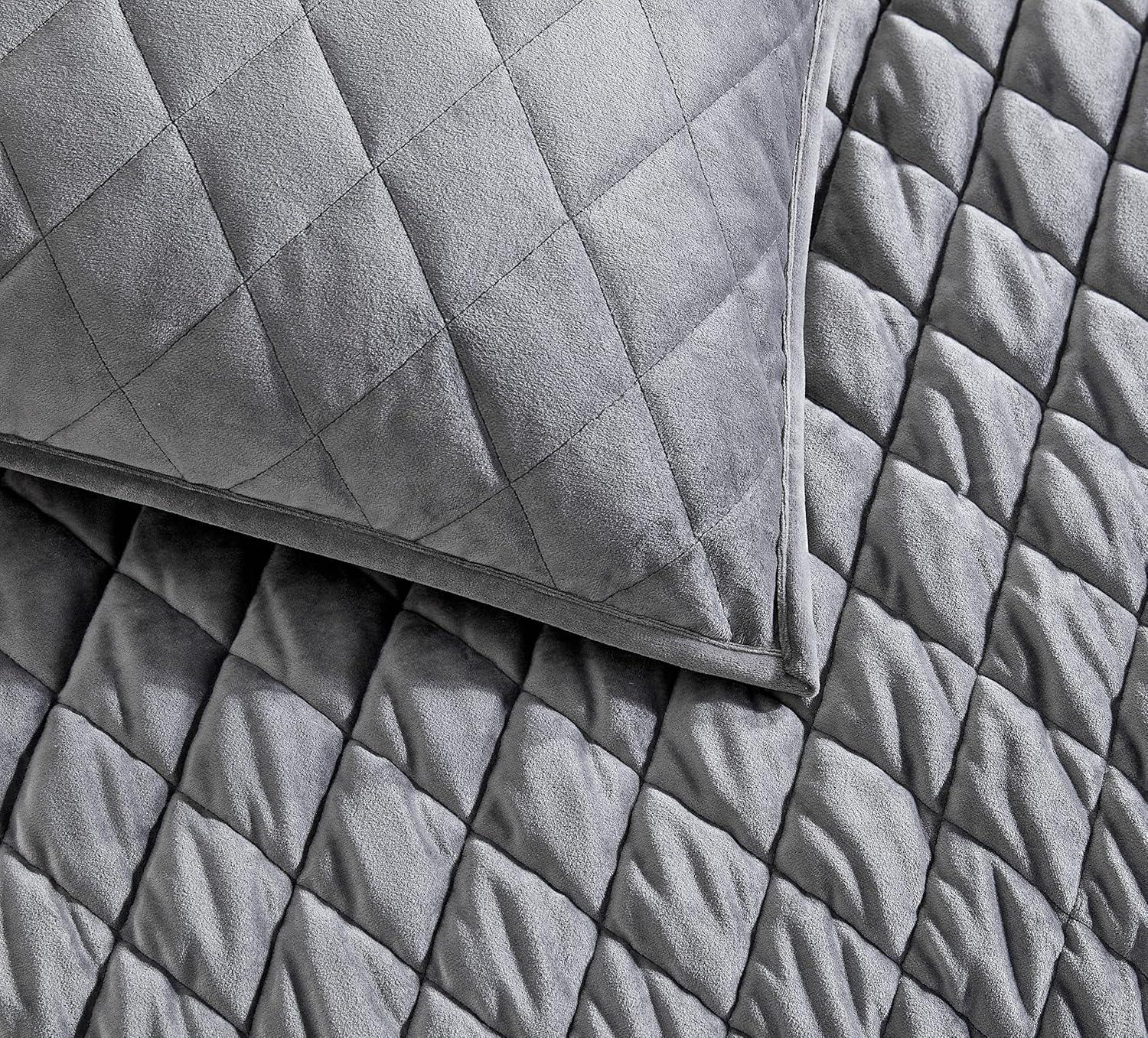 Vera Wang Vera Wang Diamond Velvet Quilt Set