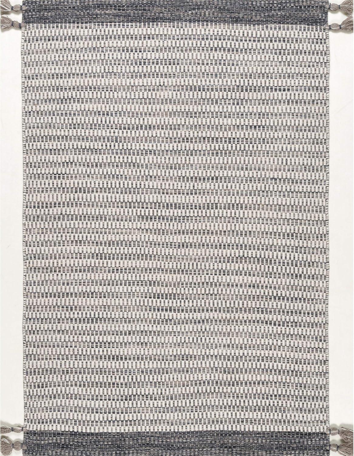 nuLOOM Handmade Jenson Tassel Rug Area Rug