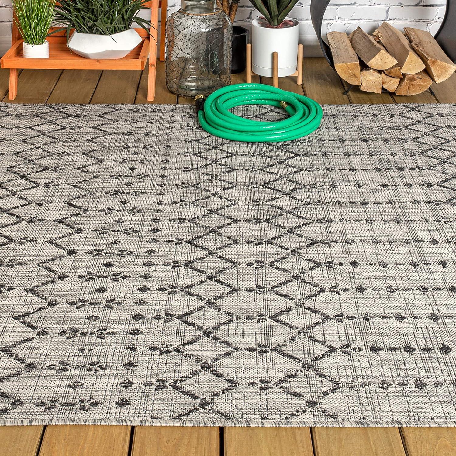 5'x8' Ourika Moroccan Geometric Textured Weave Indoor/Outdoor Area Rug, Light Gray/Black - JONATHAN Y