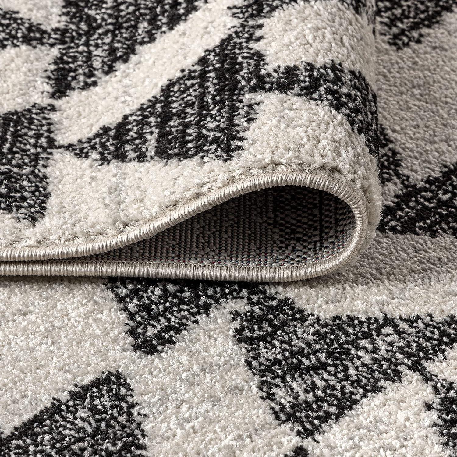 5'x8' Aisha Moroccan Triangle Geometric  Area Rug, Cream/Black - JONATHAN Y