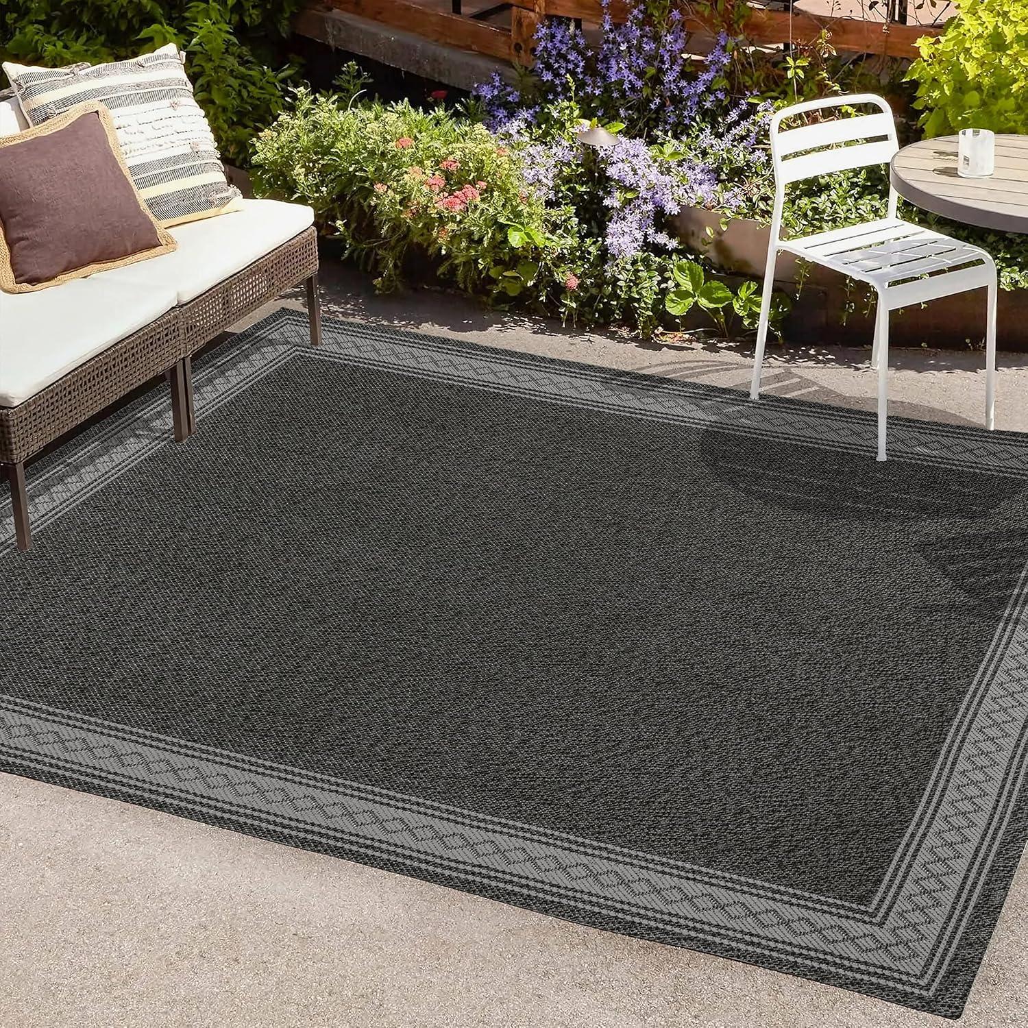 Lucia Classic Diamond Border Indoor/Outdoor Area Rug - JONATHAN Y