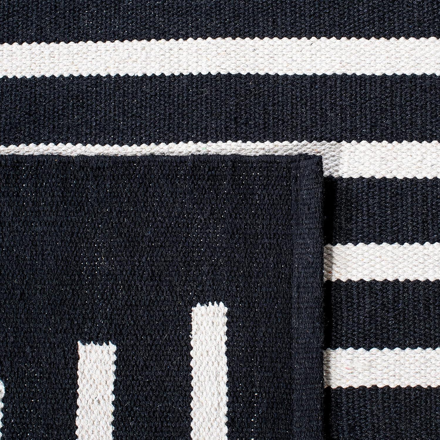 Montauk MTK313 Hand Woven Indoor Accent Rug - Black/Ivory - 3'x5' - Safavieh