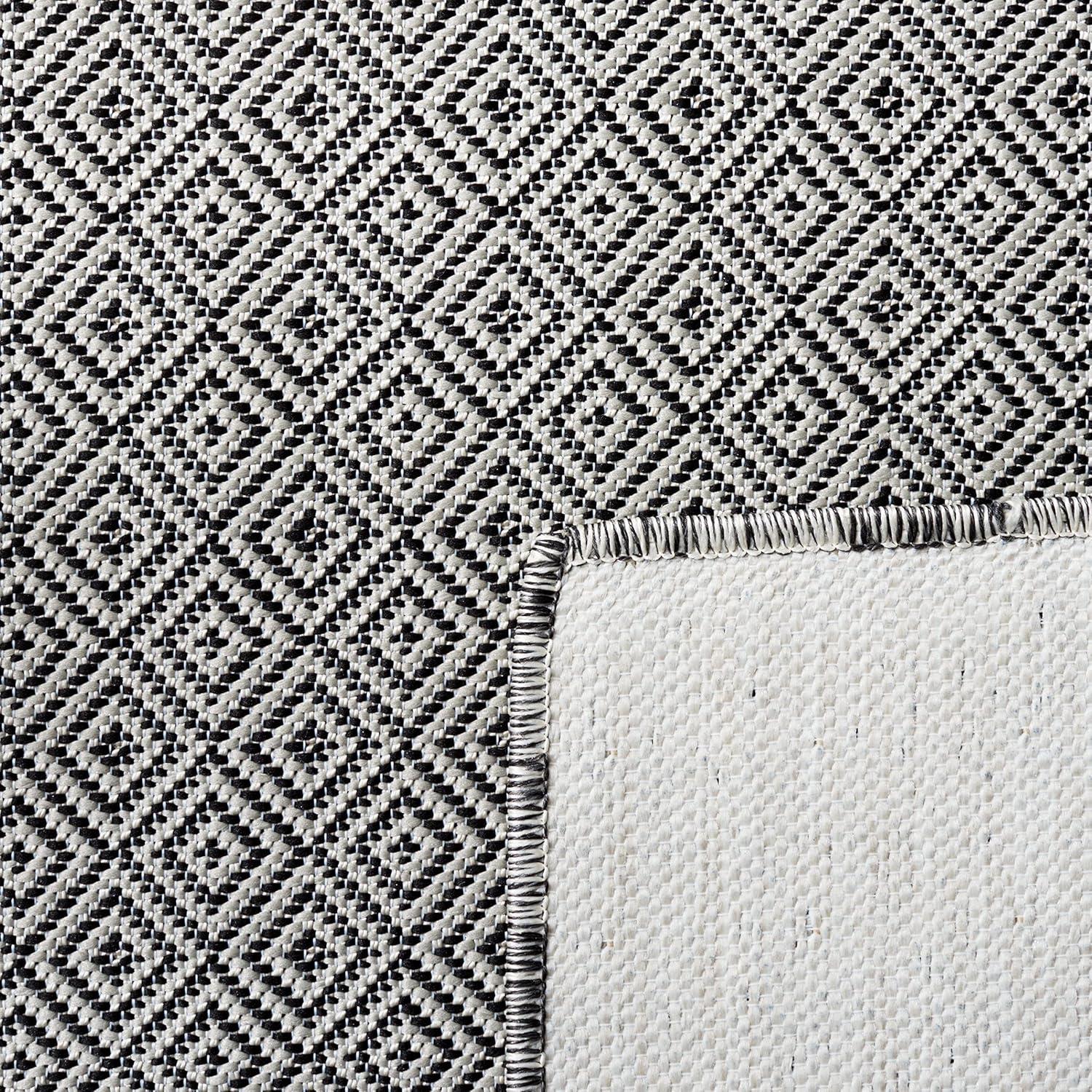 Hampton HTN230 Indoor/Outdoor Machine Made Area Rug - 5'1"x7'6" - Grey/Black - Safavieh