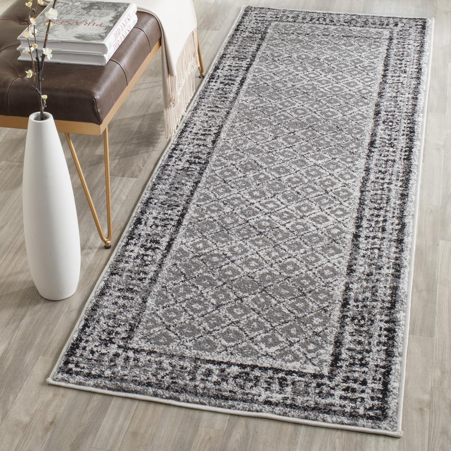 Adirondack ADR110 Machine Made Indoor Runner - Ivory/Silver - 2'-6"x8' - Safavieh