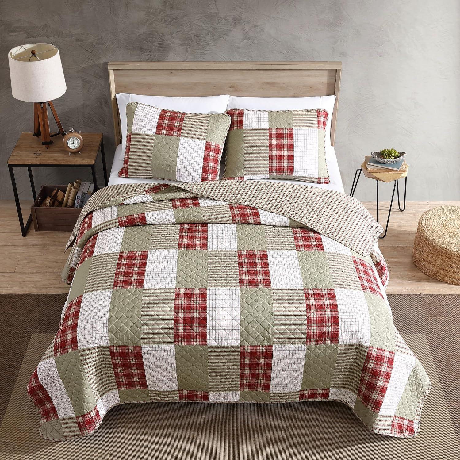 Full Red Cotton Reversible Patchwork Quilt Set