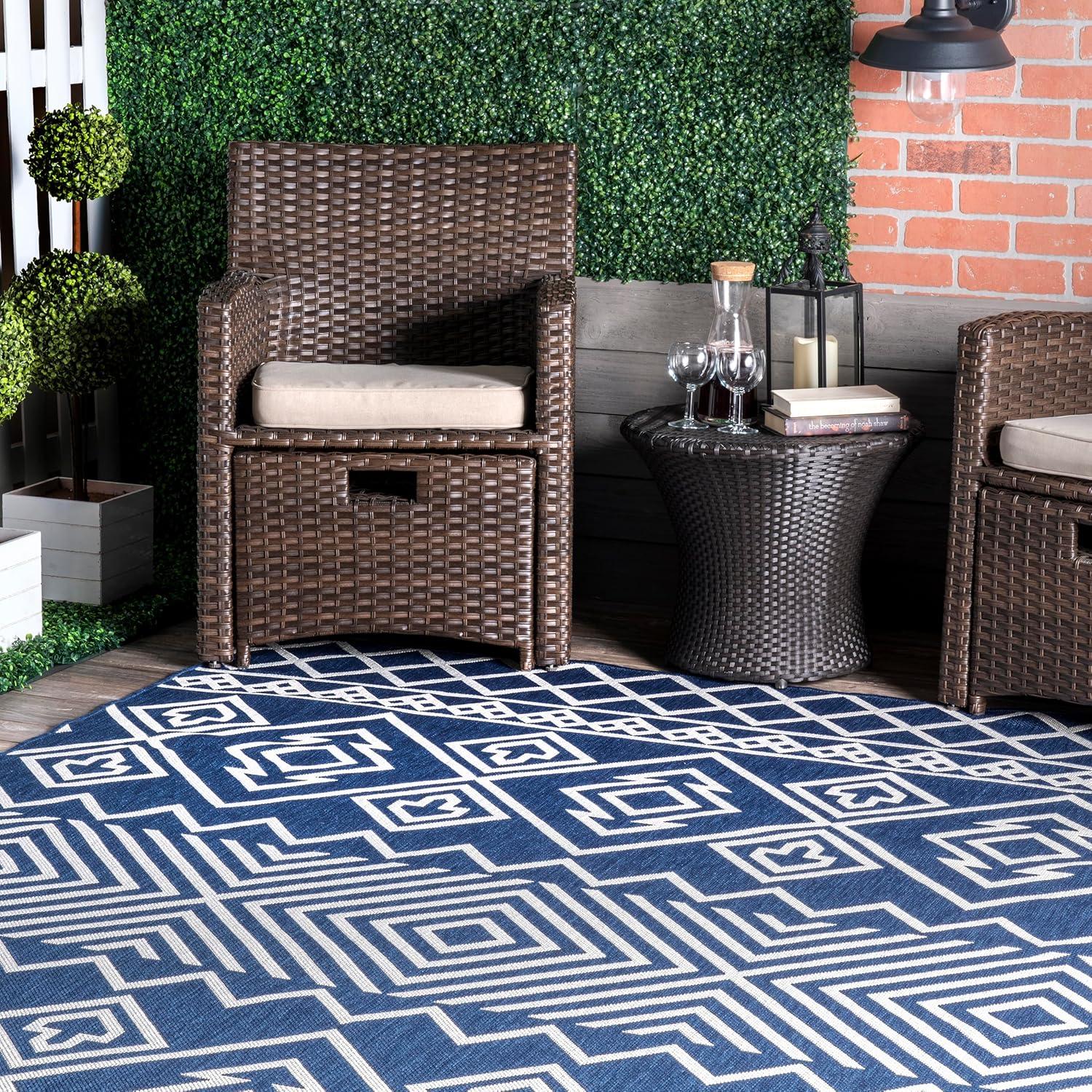 Nuloom Celine Aztec Indoor/Outdoor Area Rug