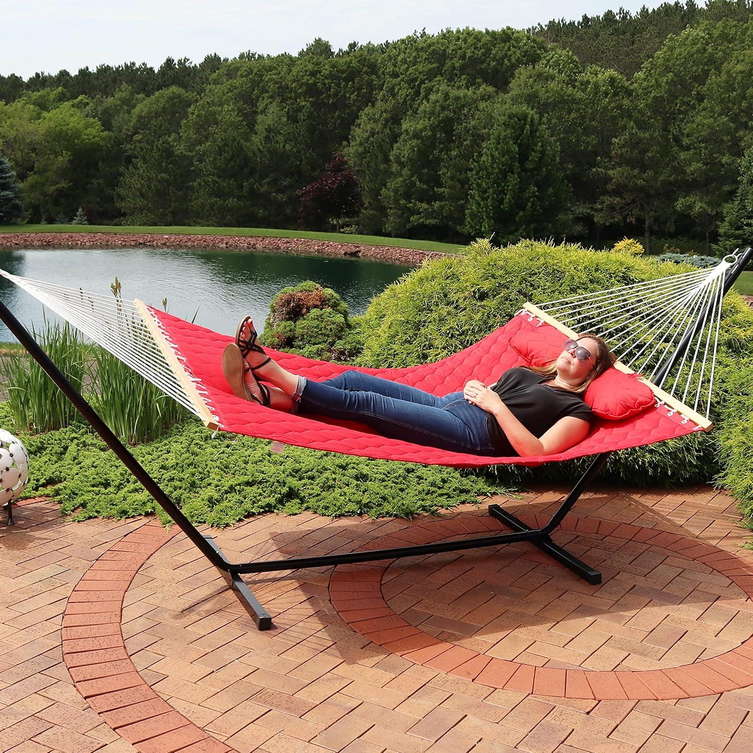 Sunnydaze Red Quilted Fabric 2-Person Hammock with Spreader Bars