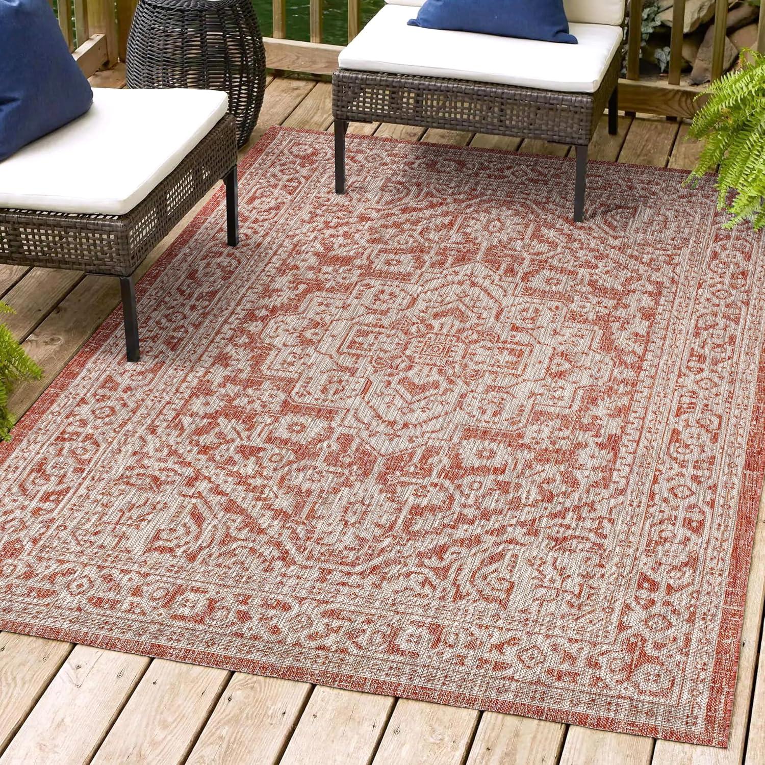 Sinjuri Medallion Textured Weave Indoor/Outdoor Area Rug - JONATHAN Y