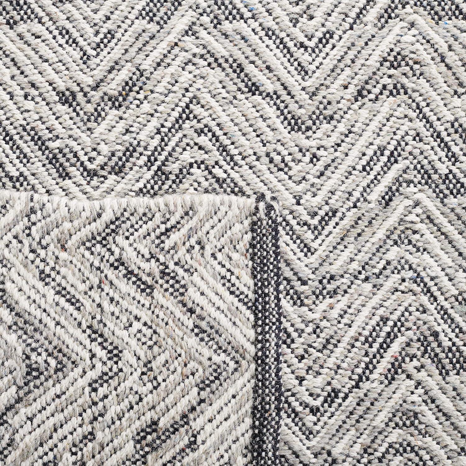 Kilim KLM401 Hand Woven Runner Rug - Grey/Beige - 2'3"x7' - Safavieh