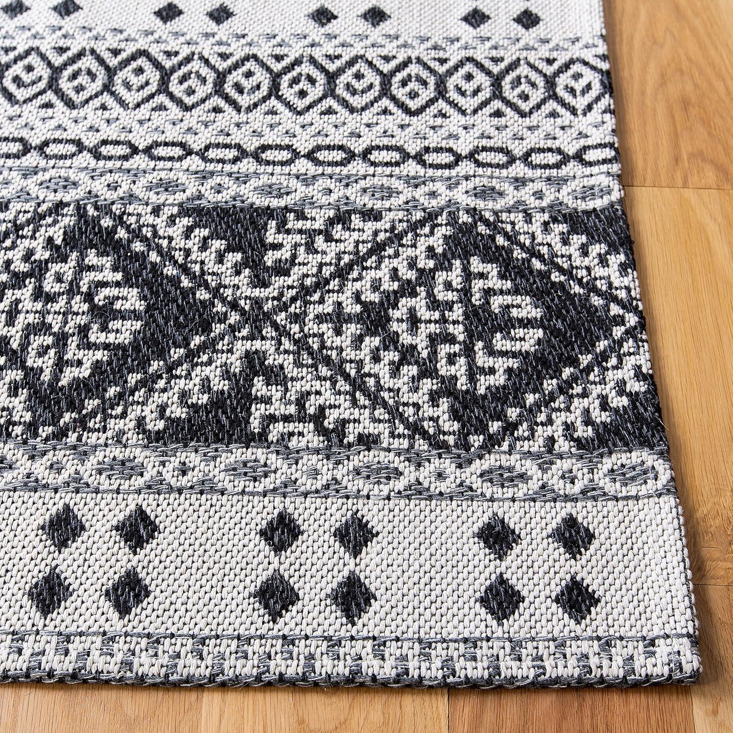 Augustine AGT445 Machine Made Indoor Area Rug - Black/Cream - 4'x6' - Safavieh