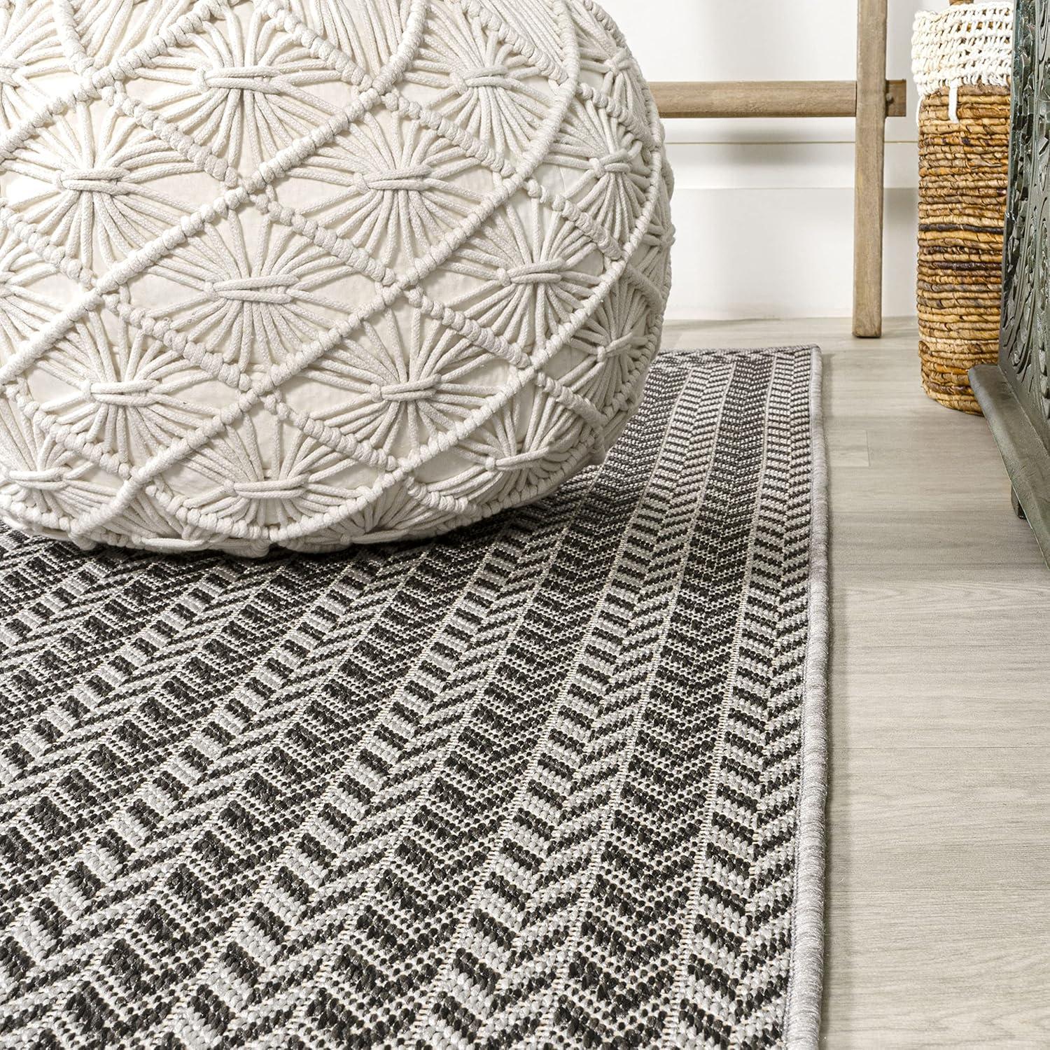5' x 8' Chevron Modern Concentric Squares Indoor/Outdoor Area Rug, Black/Light Gray - JONATHAN Y