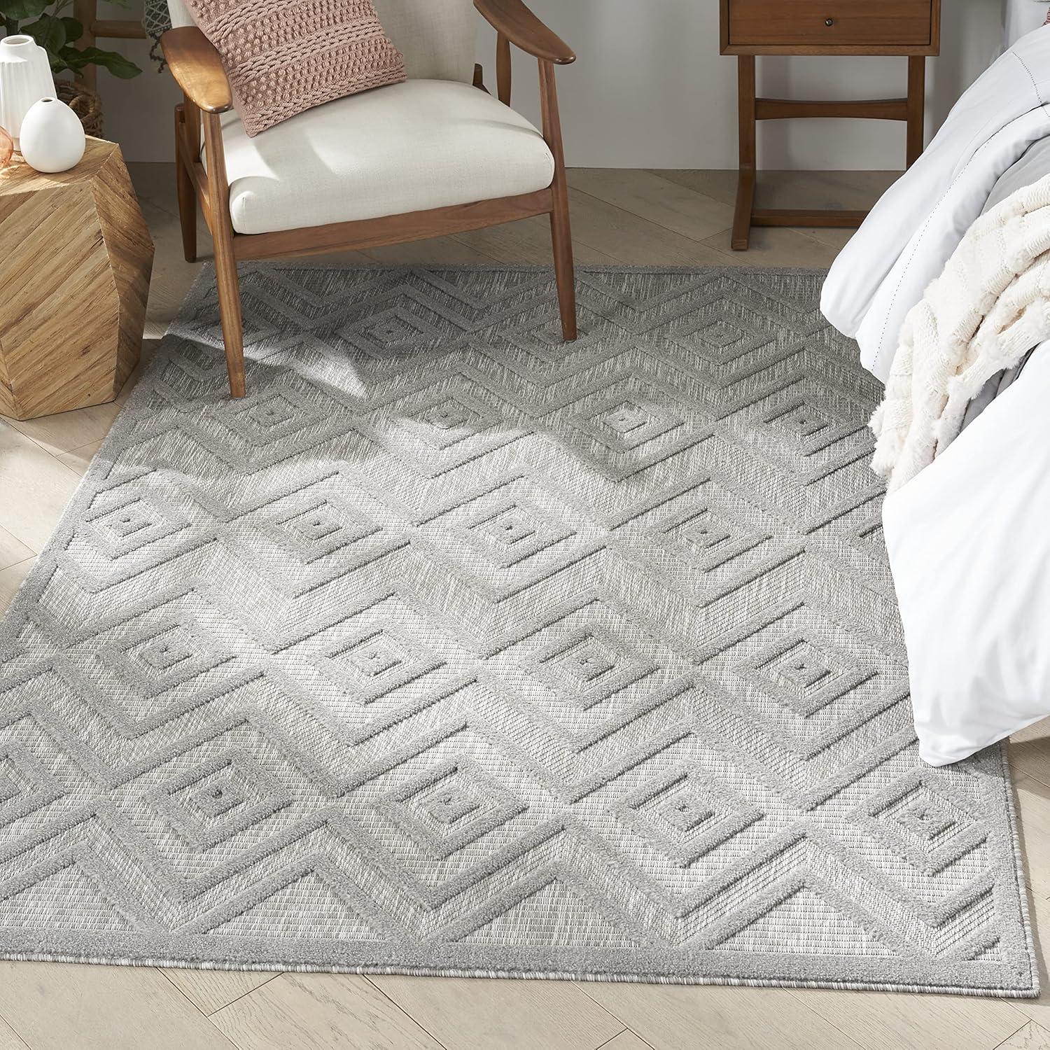 Silver Grey Diamond 6' x 9' Synthetic Reversible Flatweave Rug