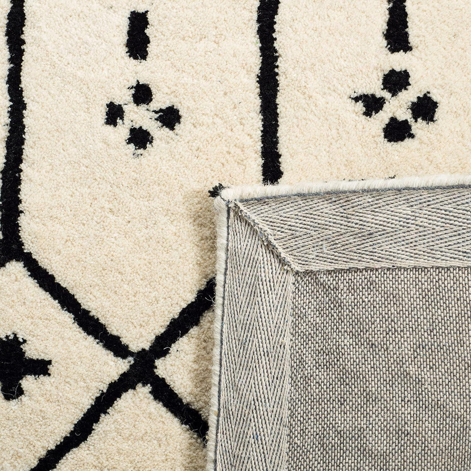 Himalaya HIM903 Handmade Accent Rug - 2'3"x4' - Ivory/Black - Safavieh