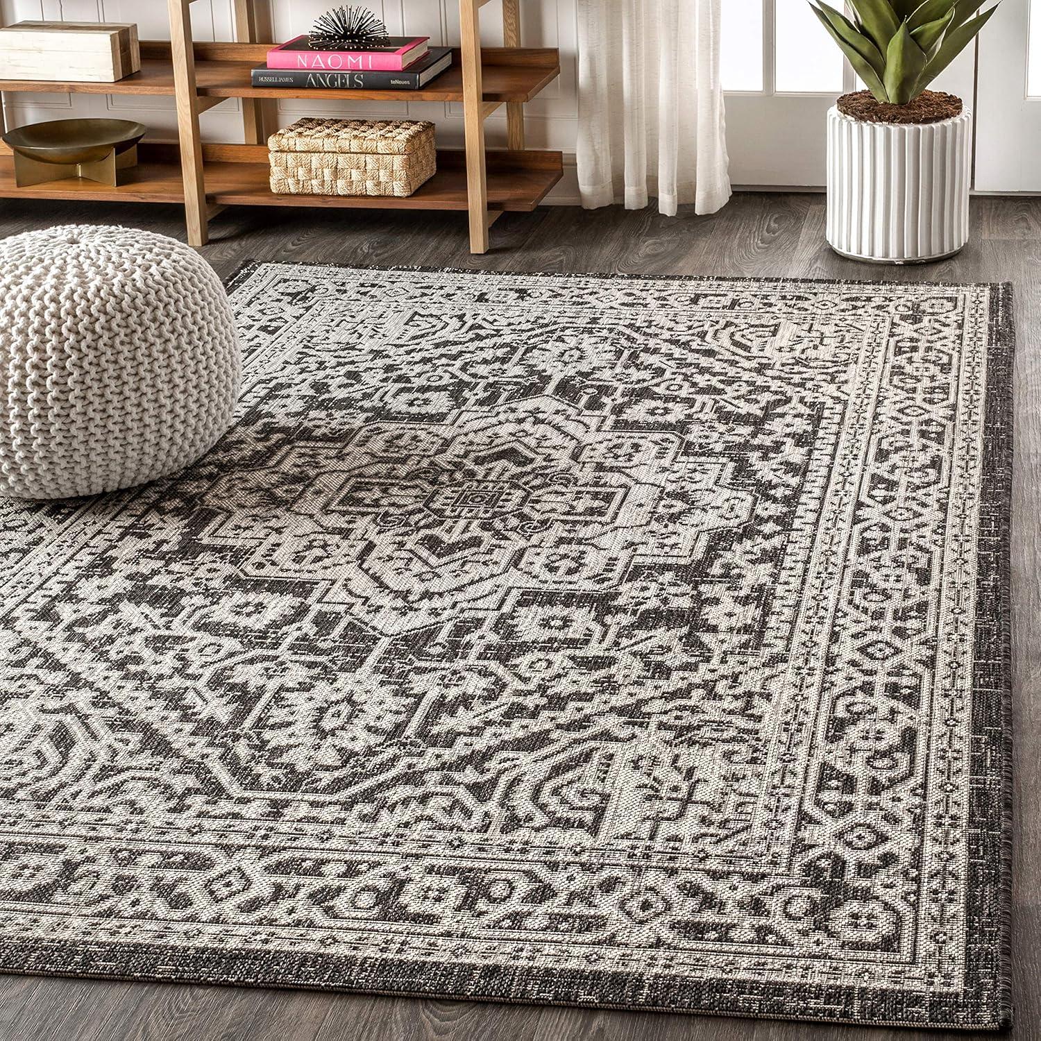 Sinjuri Medallion Textured Weave Indoor/Outdoor Area Rug - JONATHAN Y