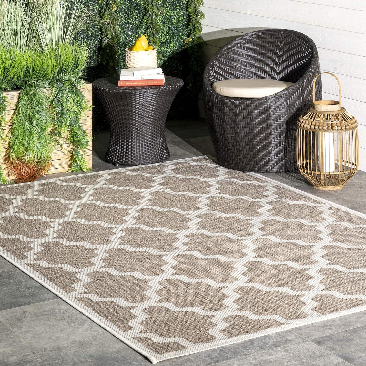 Reversible Taupe Synthetic 4' x 6' Easy Care Area Rug