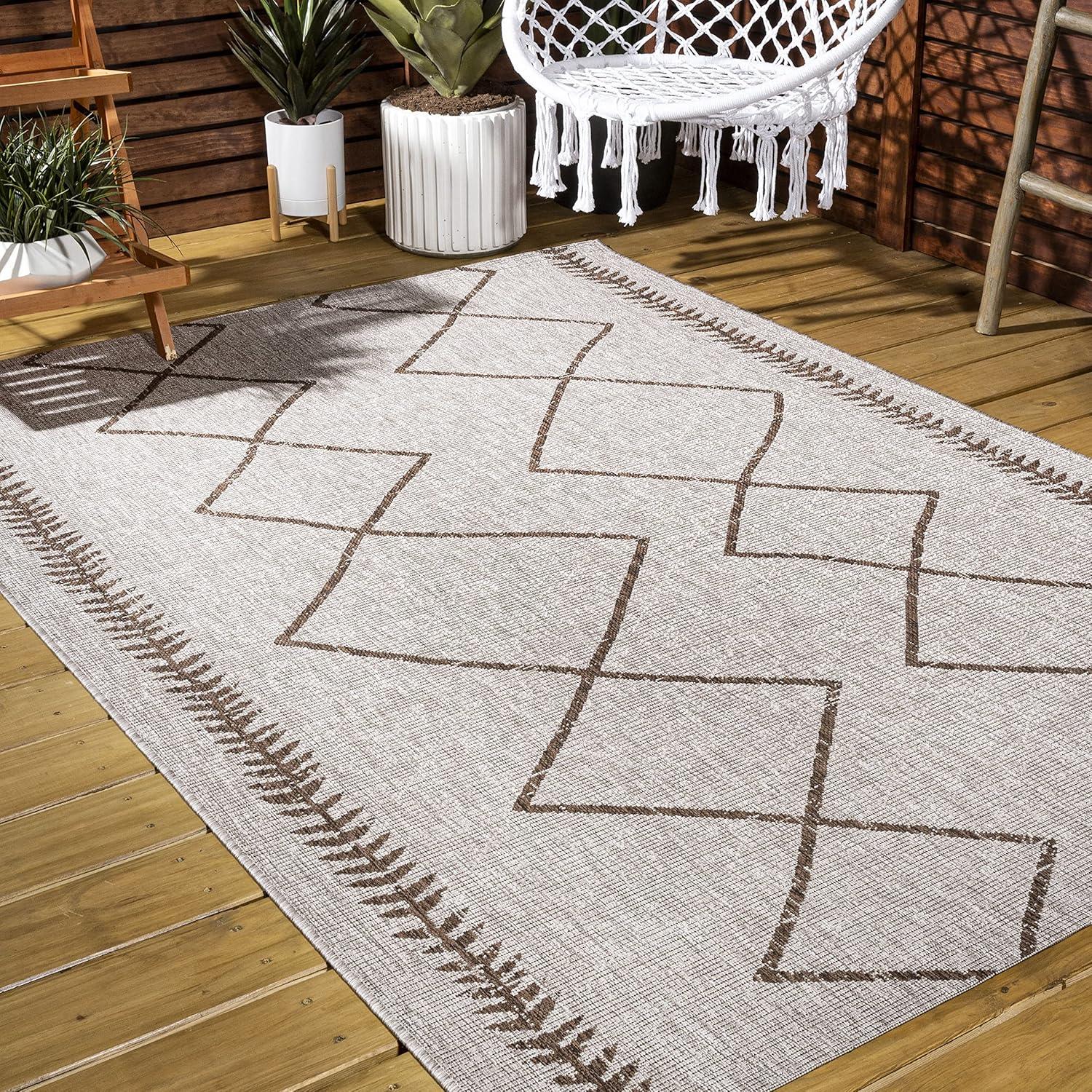 Derya Diamond Trellis Indoor/Outdoor Area Rug - JONATHAN Y